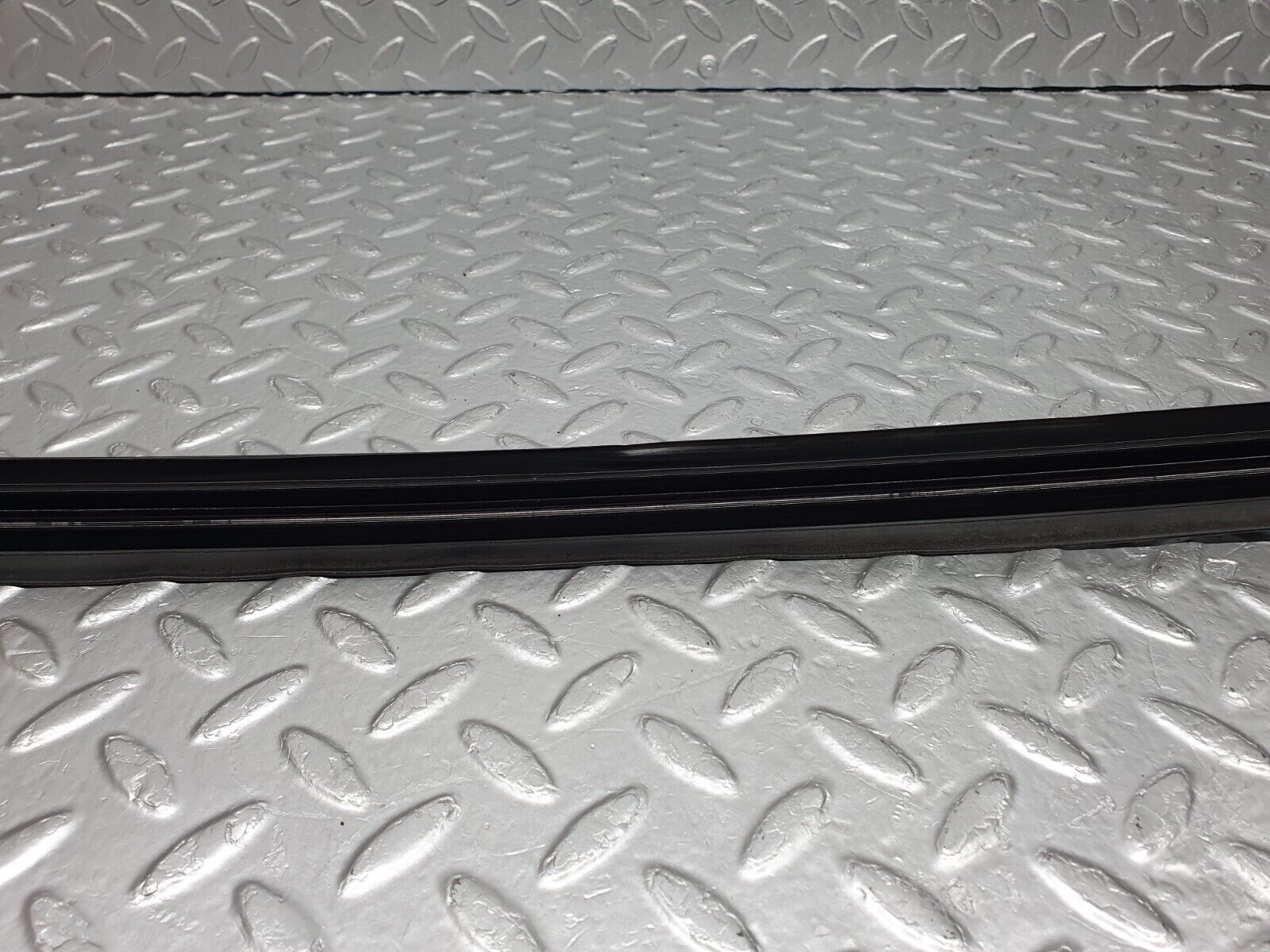 41932 Mercedes-Benz W202 C200 Rear Windscreen Frame 2026710236 2026710136