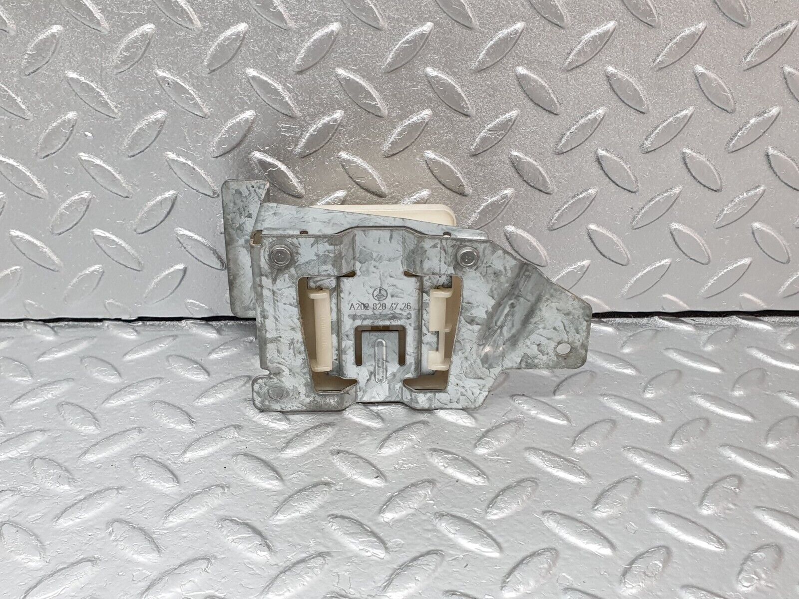 41750 Mercedes-Benz W202 C200 Alarm Control ECU 2028204726