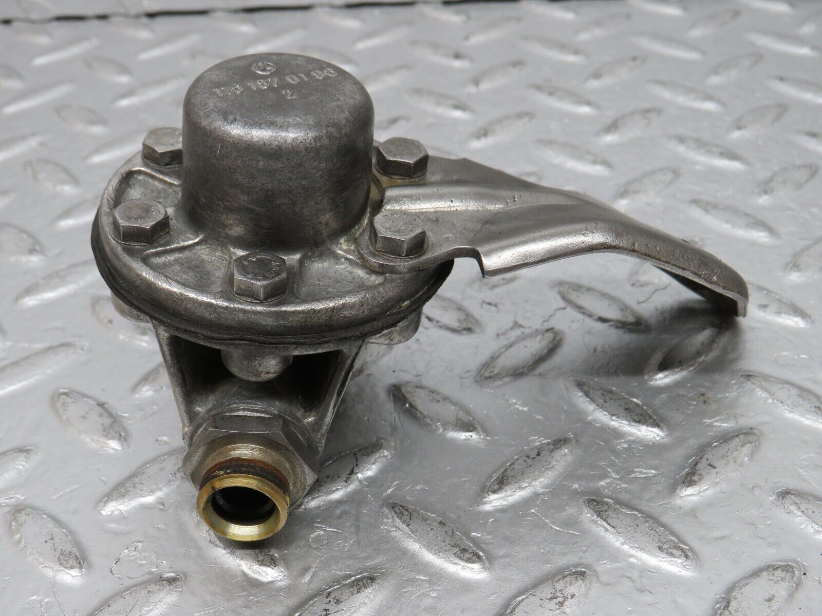 32788 Mercedes-Benz C107 R107 350 V8 Oil Pressure Damper 1161870194 1161870196