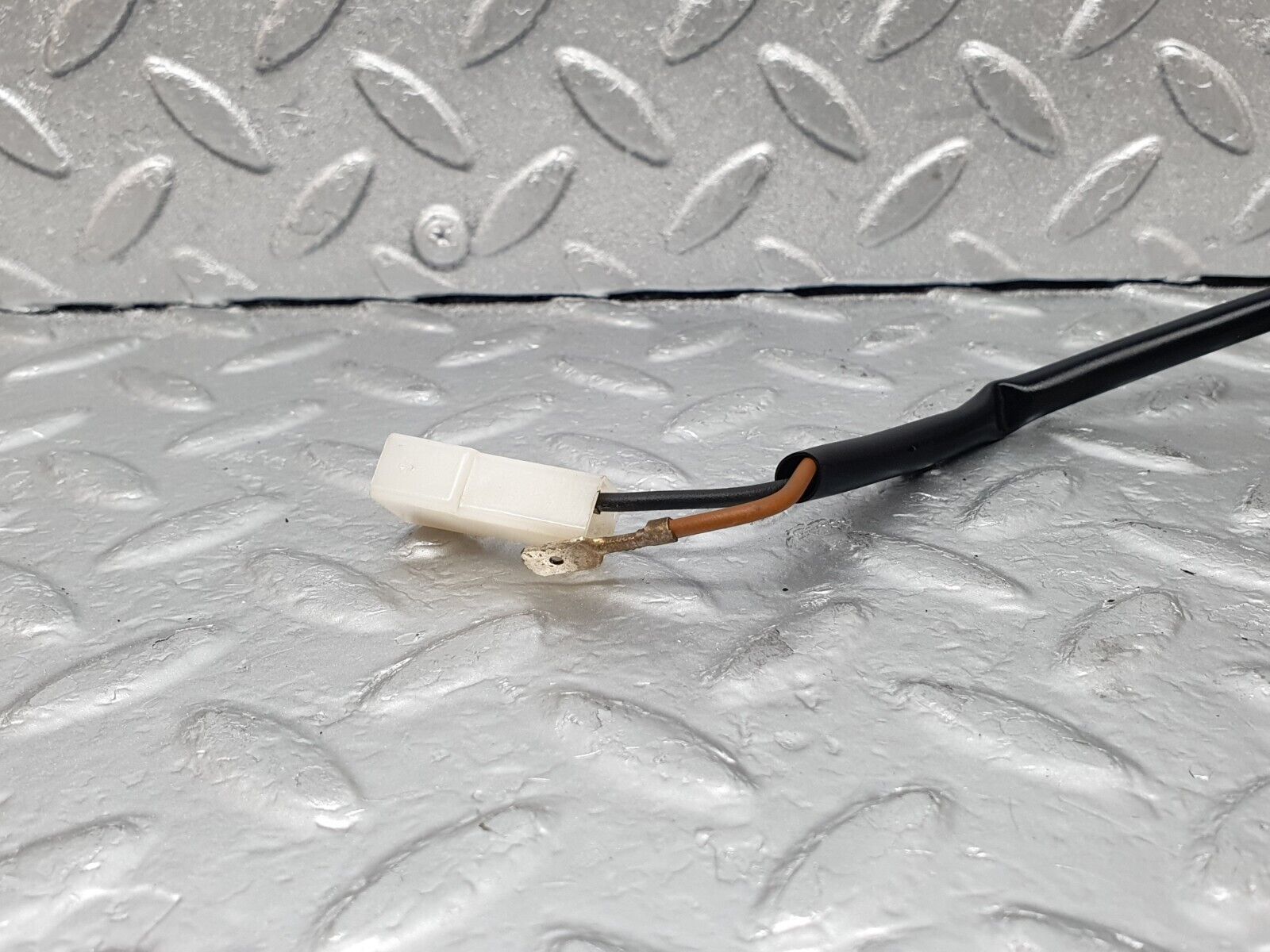 43570 Mercedes-Benz C126 380SEC Coupe Windscreen Washer Nozzle