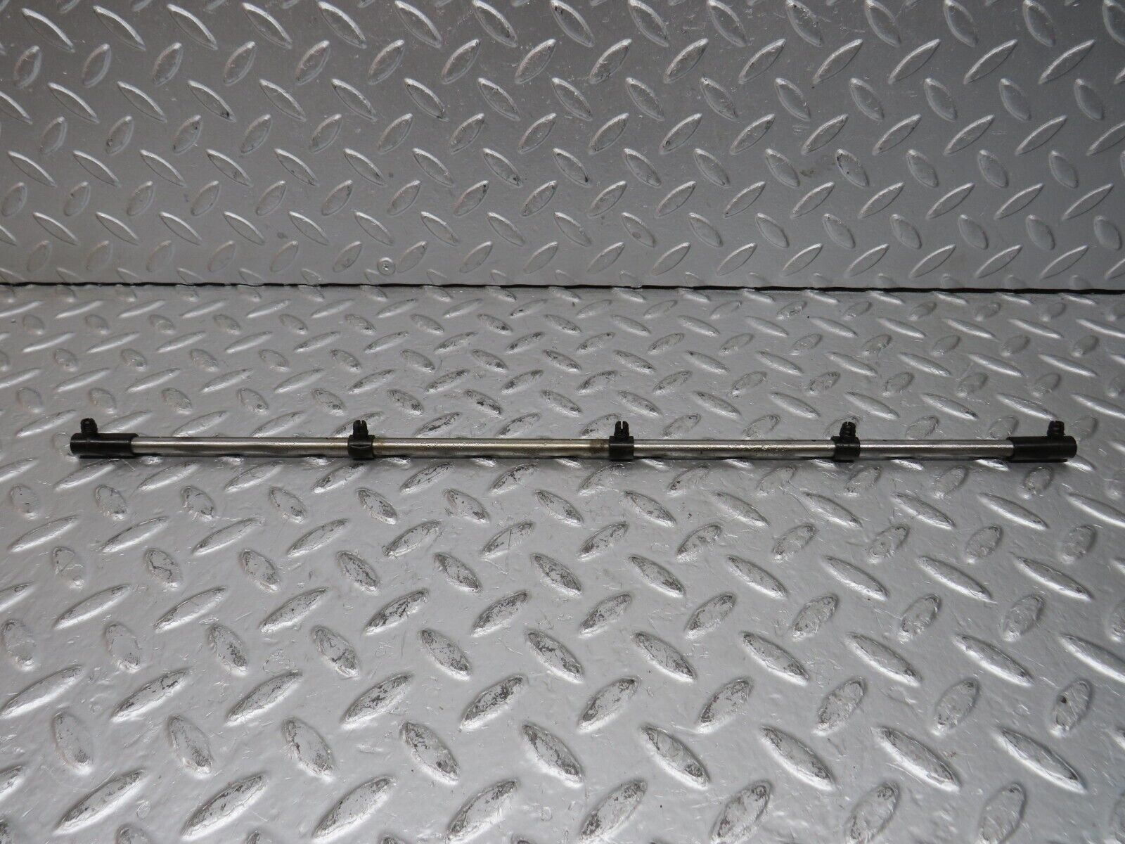 32878 Mercedes-Benz C107 R107 350 V8 Camshaft Oil Tube