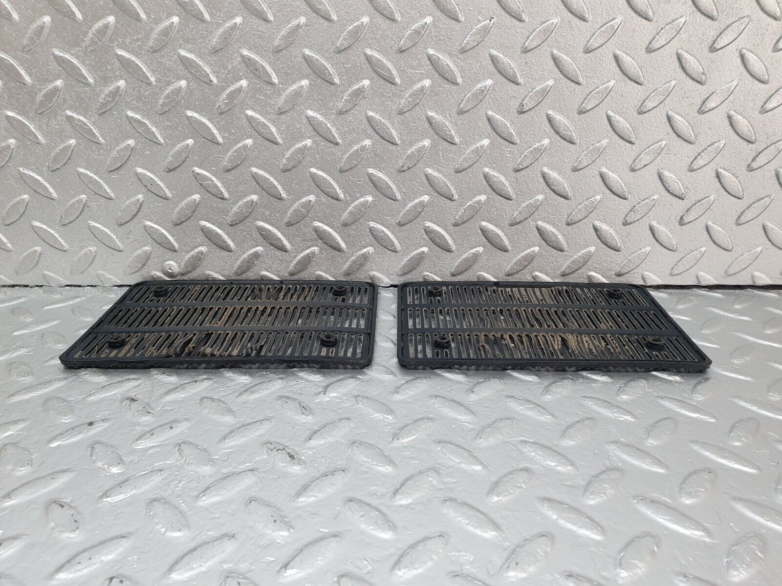 43677 Mercedes-Benz C126 380SEC Coupe Parcel Shelf Speaker Cover 2x 1268200012