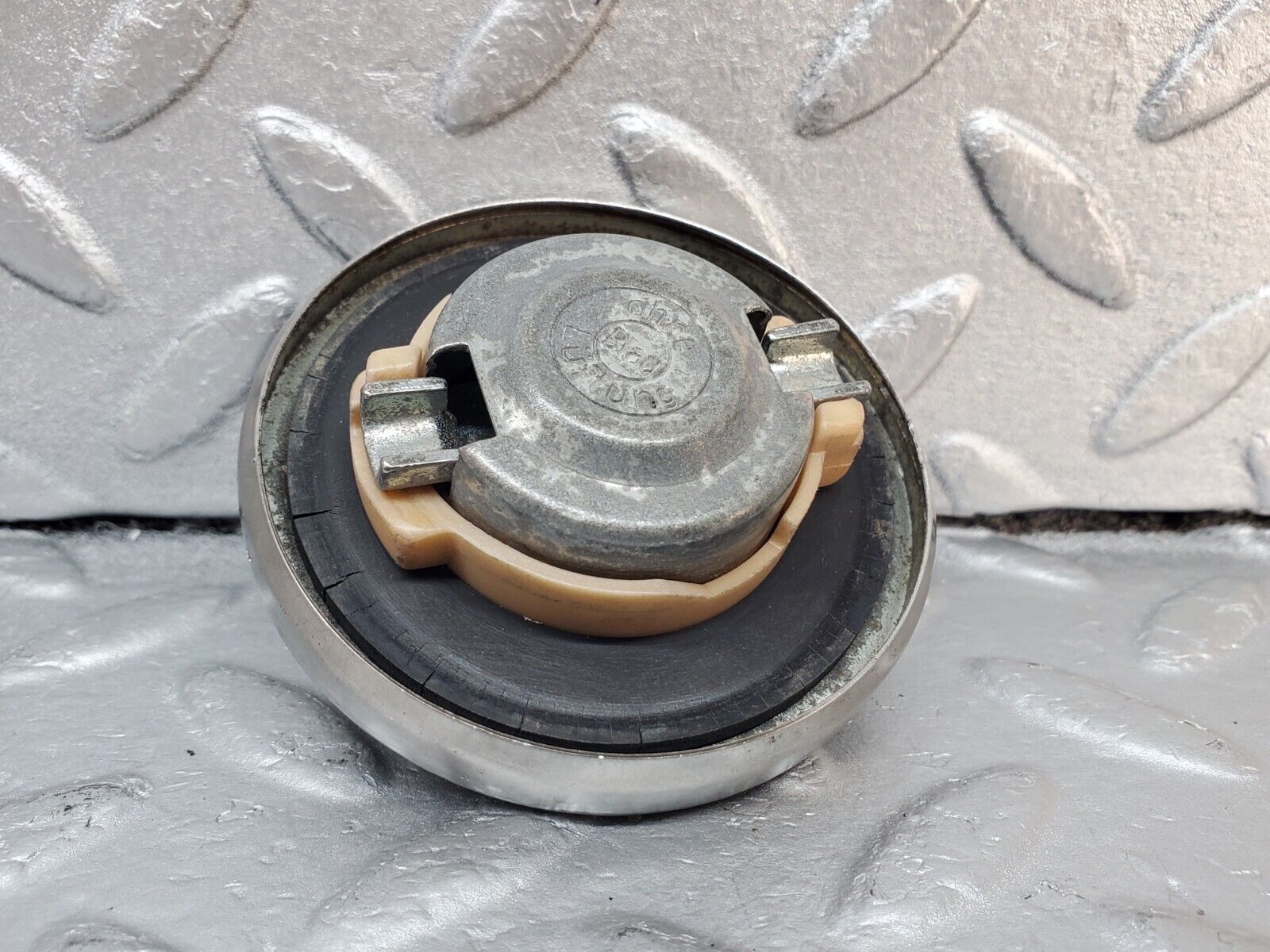 45938 Mercedes-Benz W126 420SE Fuel Tank Cap