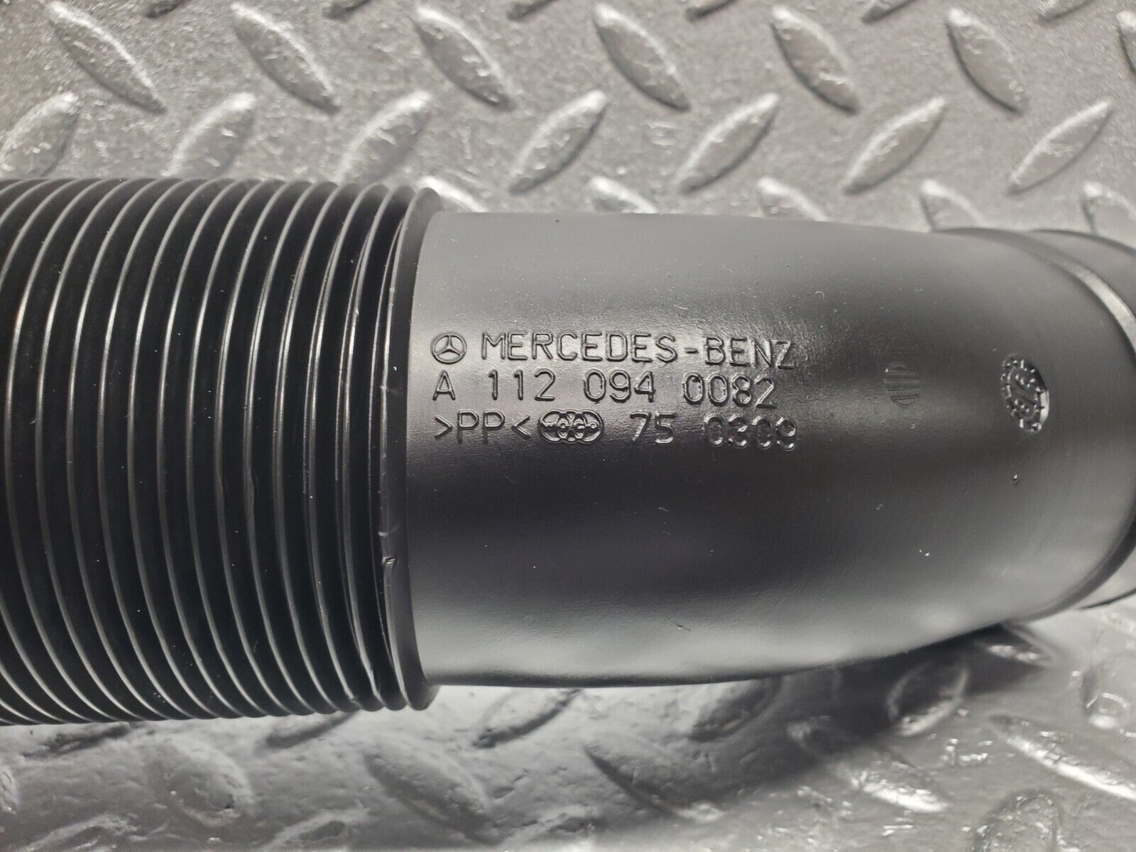 46843 Mercedes-Benz R129 320SL Coupe Air Intake Suction Pipe Right 1120940082