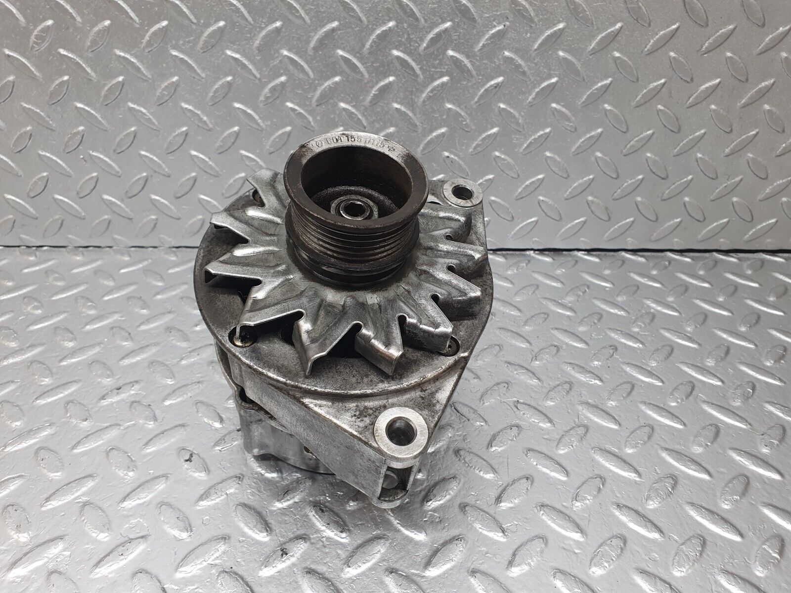 42738 Mercedes-Benz W201 190 2.0L Alternator Generator 0986033740 0120489324 6011550115