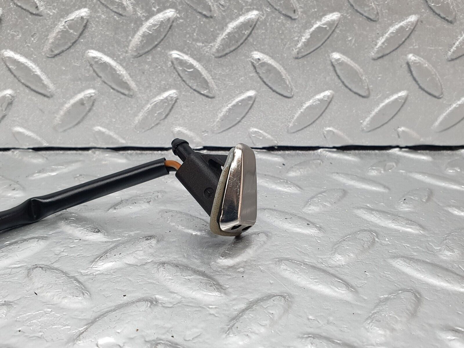 43570 Mercedes-Benz C126 380SEC Coupe Windscreen Washer Nozzle