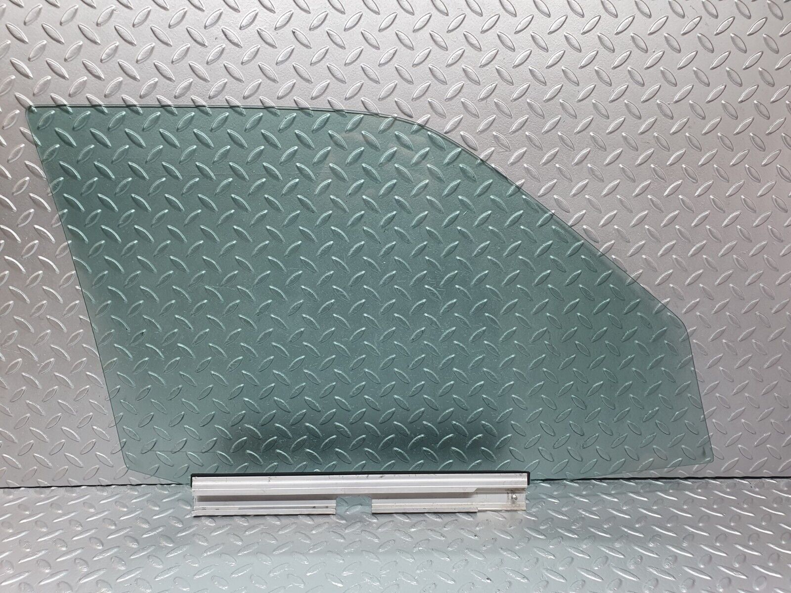 42869 Mercedes-Benz W201 190 2.0L Front Left Door Window Glass