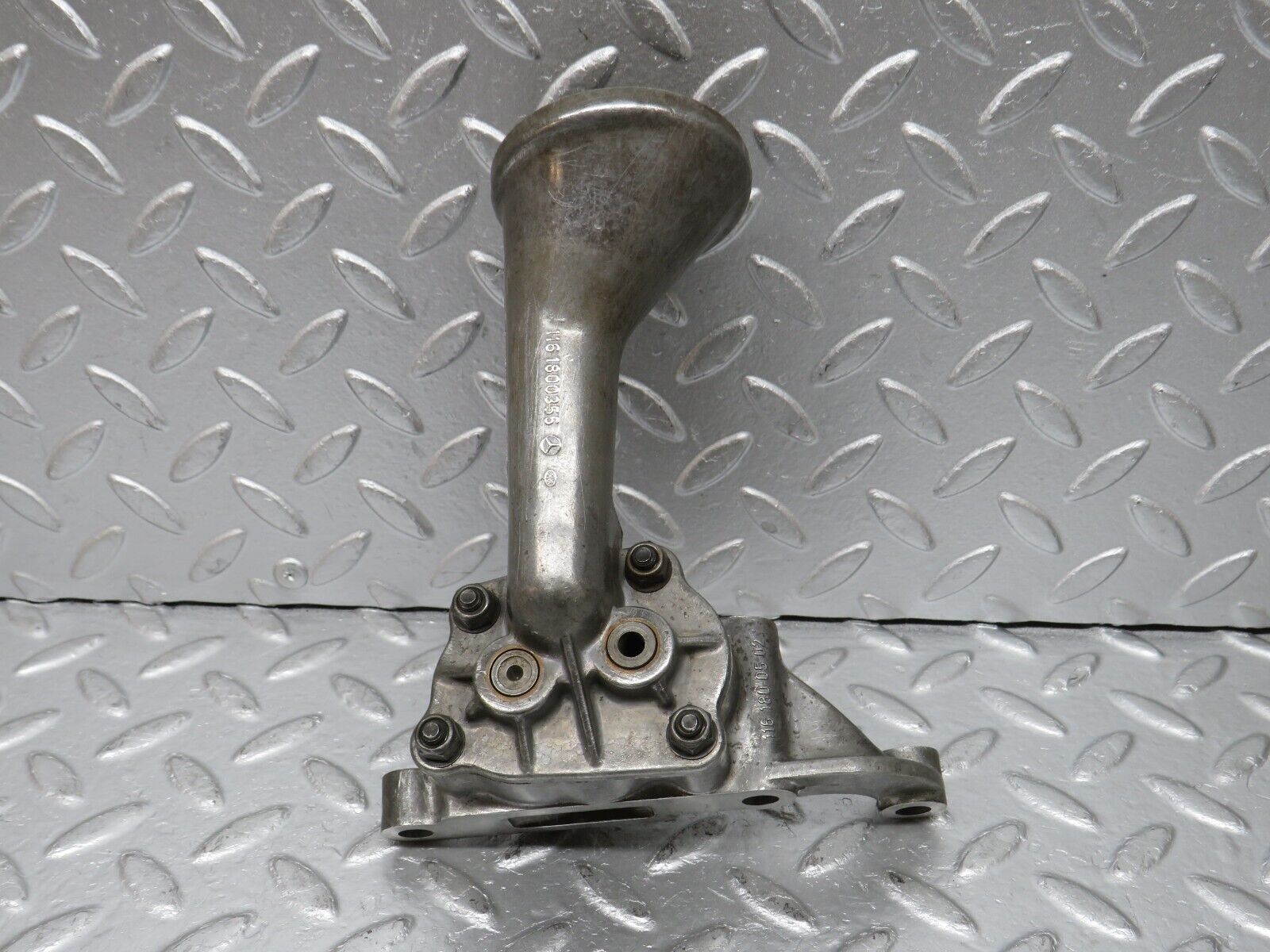 32785 Mercedes-Benz C107 R107 350 V8 Oil Pump 1161800502 1161800355