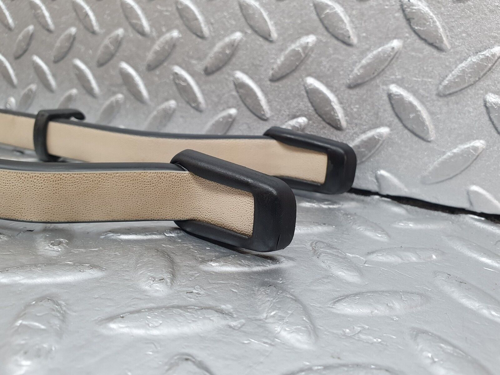 44134 Mercedes-Benz C123 230CE Coupe Interior Roof Grab Handle Set Beige