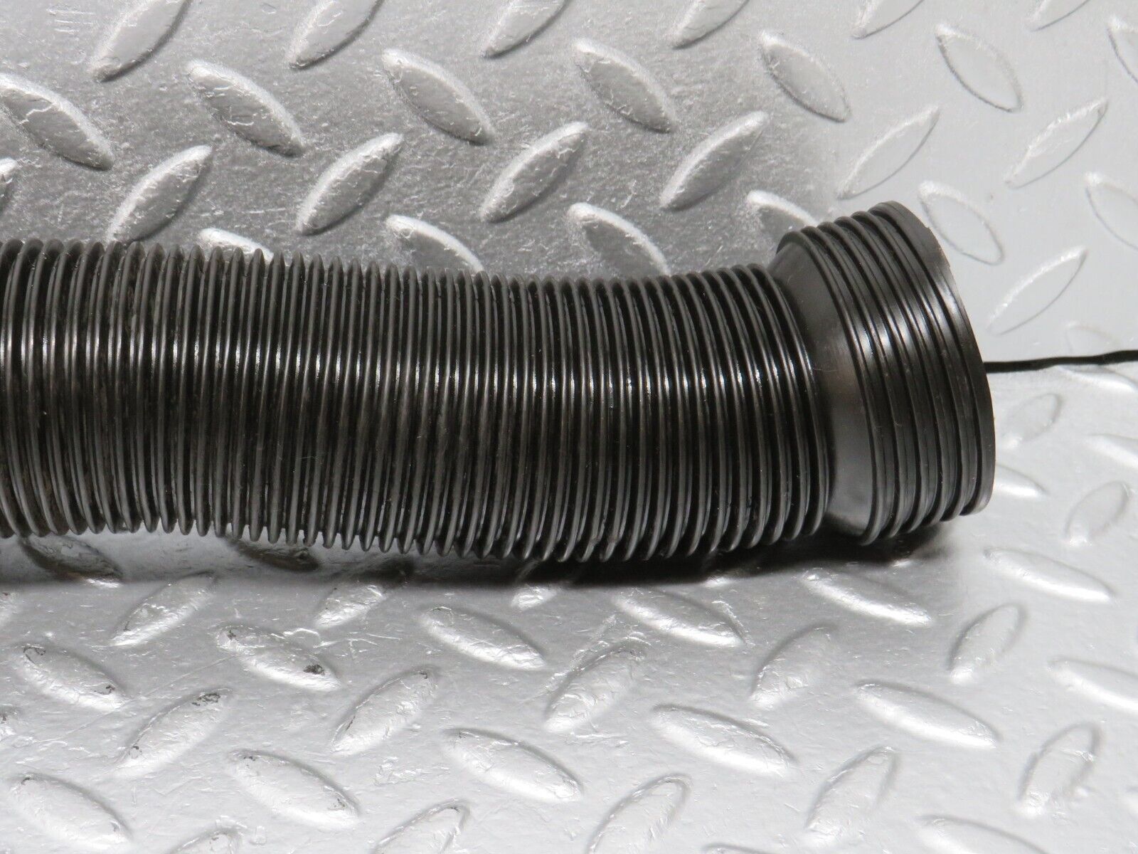 39905 Mercedes-Benz R107 350SL Air Duct Pipe Hose