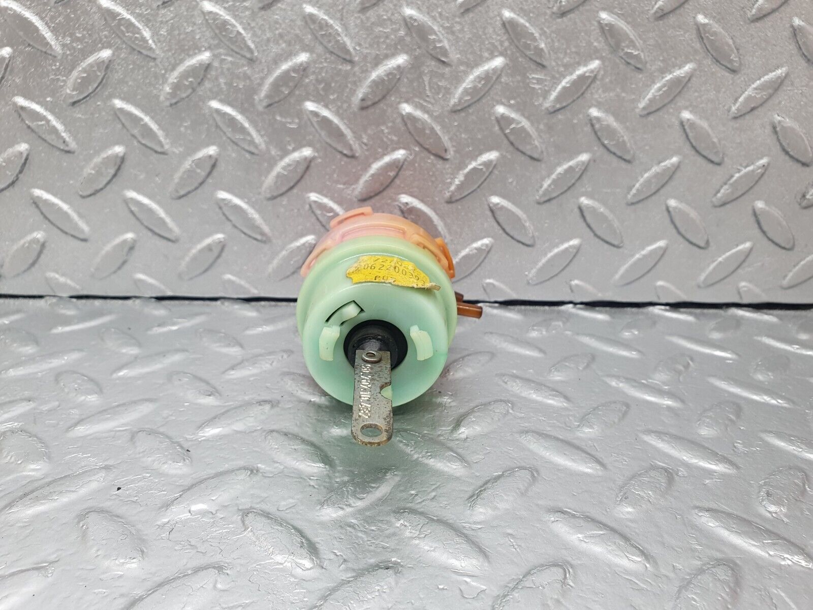 43539 Mercedes-Benz C126 380SEC Coupe Heater Box Vacuum Actuator 90.620.00.070