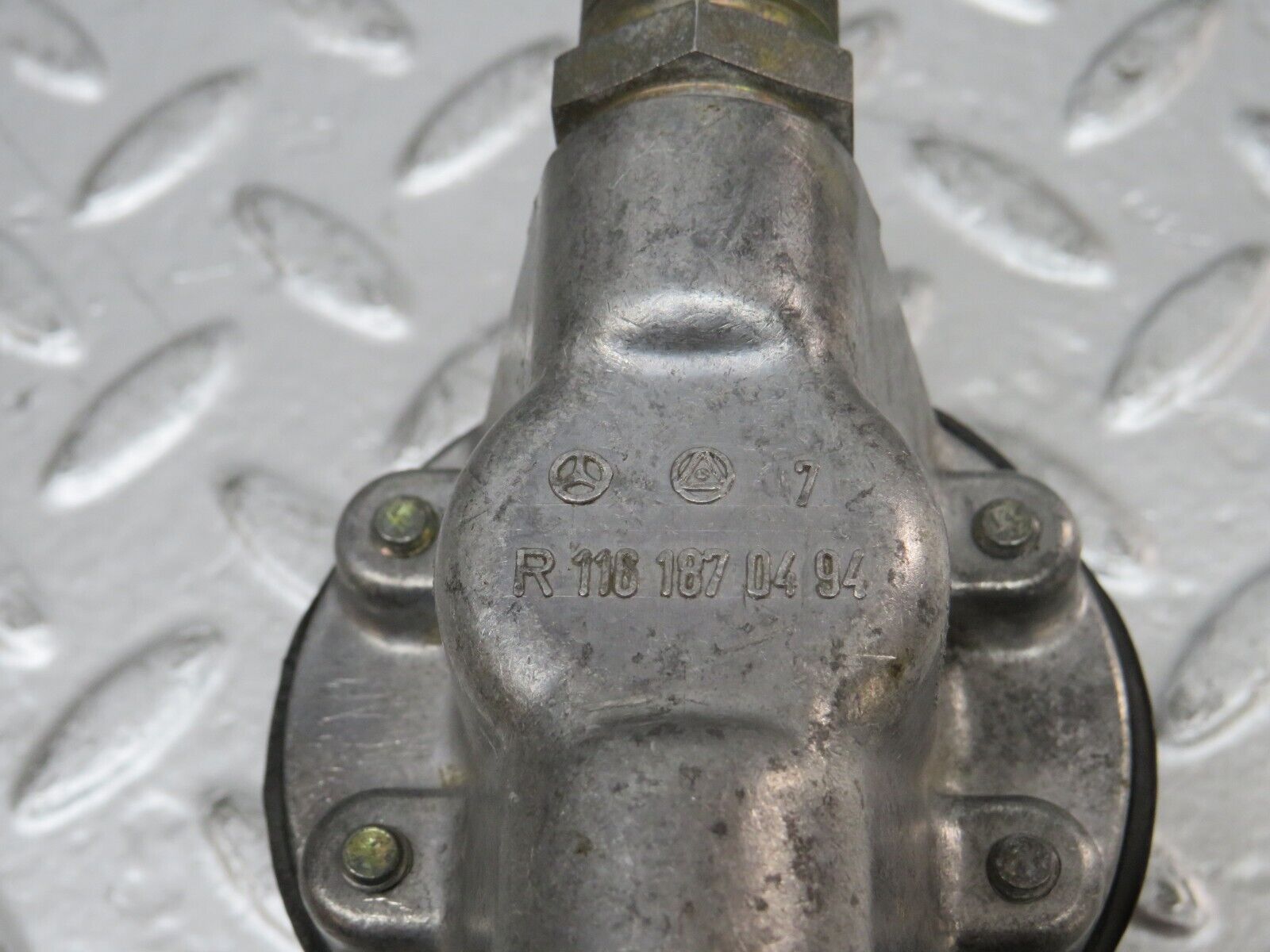 25095 Mercedes-Benz R107 C107 Oil Pressure Damper 1161870494