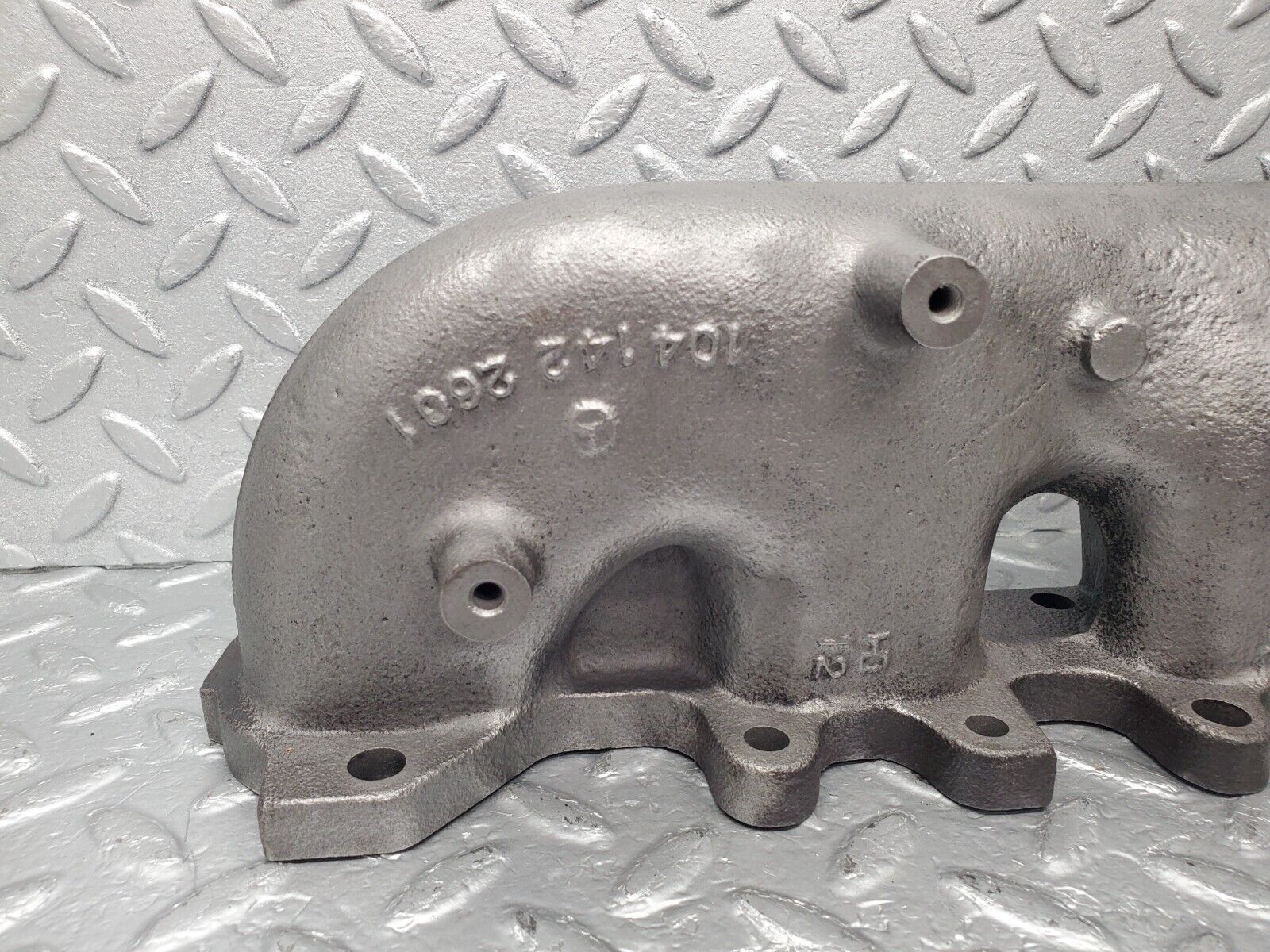 46165 Mercedes-Benz W124 280E Exhaust Manifold Cylinder 1-3 1041422601