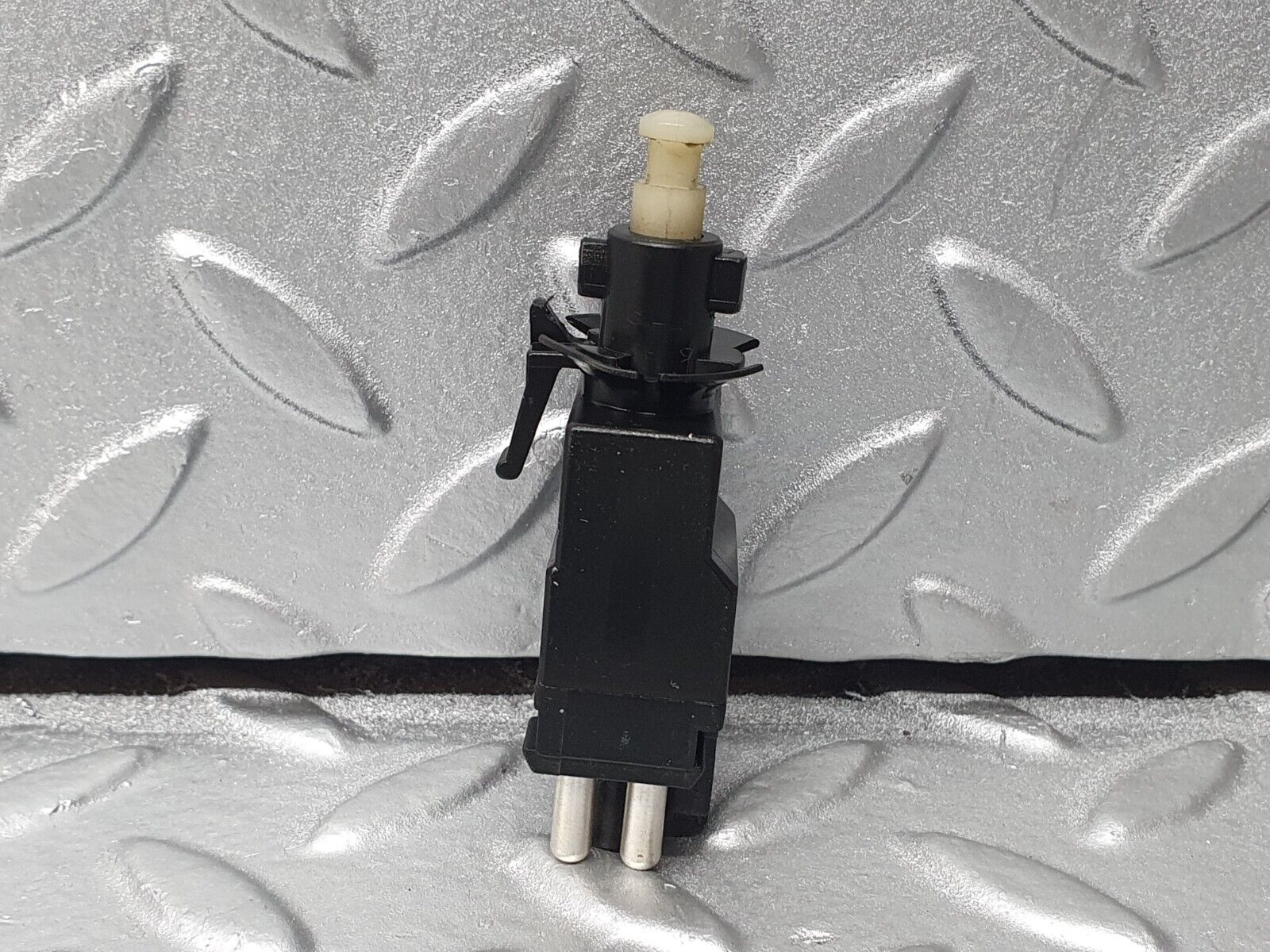 41799 Mercedes-Benz W202 C200 Brake Light Switch 0015450109