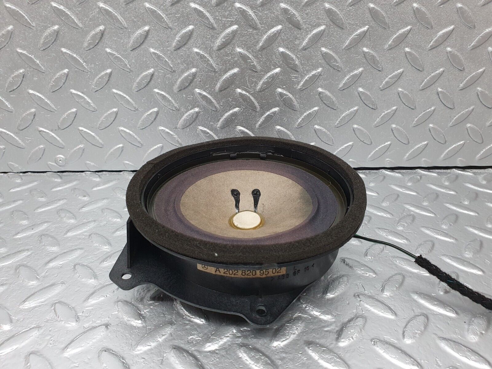 41809 Mercedes-Benz W202 C200 Front Door Loudspeaker Left 2028209502