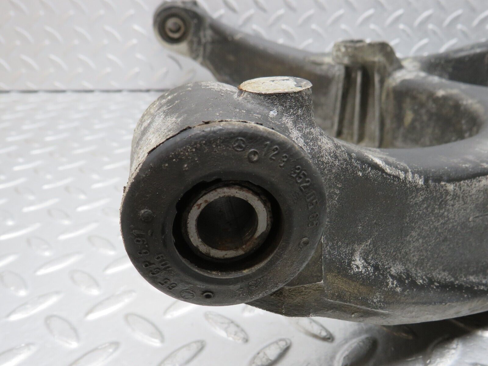 39312 Mercedes-Benz R107 500SL Trailing Arm Control Arm Rear Right 1263520504