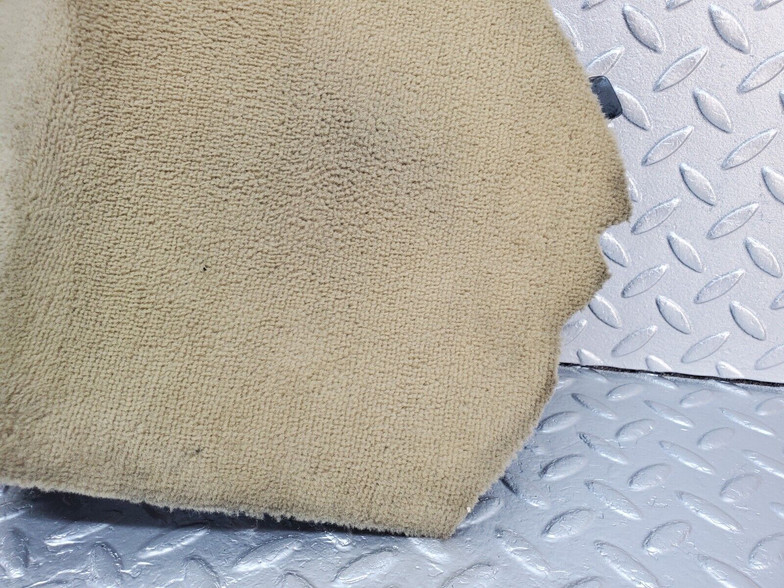 45692 Mercedes-Benz W126 420SE Front Right Kick Panel Beige 1266880406