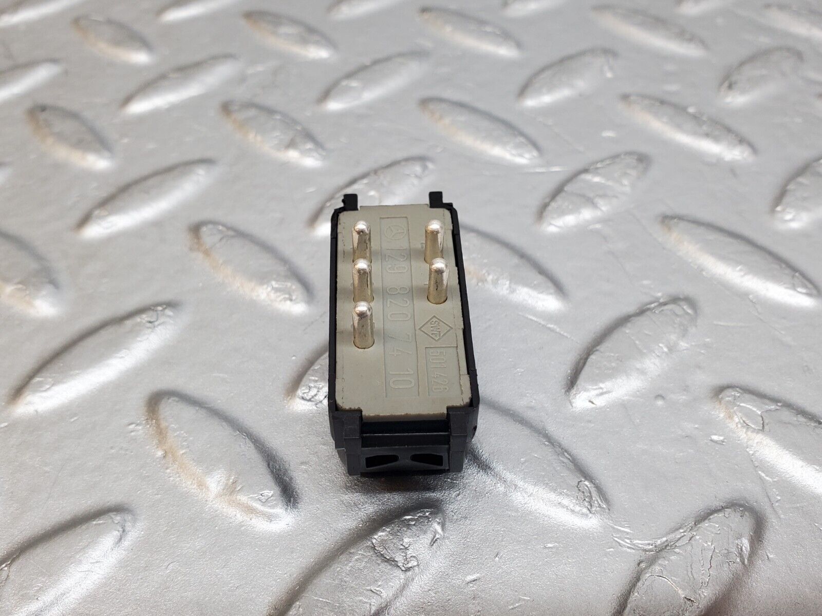 44715 Mercedes-Benz W124 220E Rear Windscreen Defroster Switch 1298207410