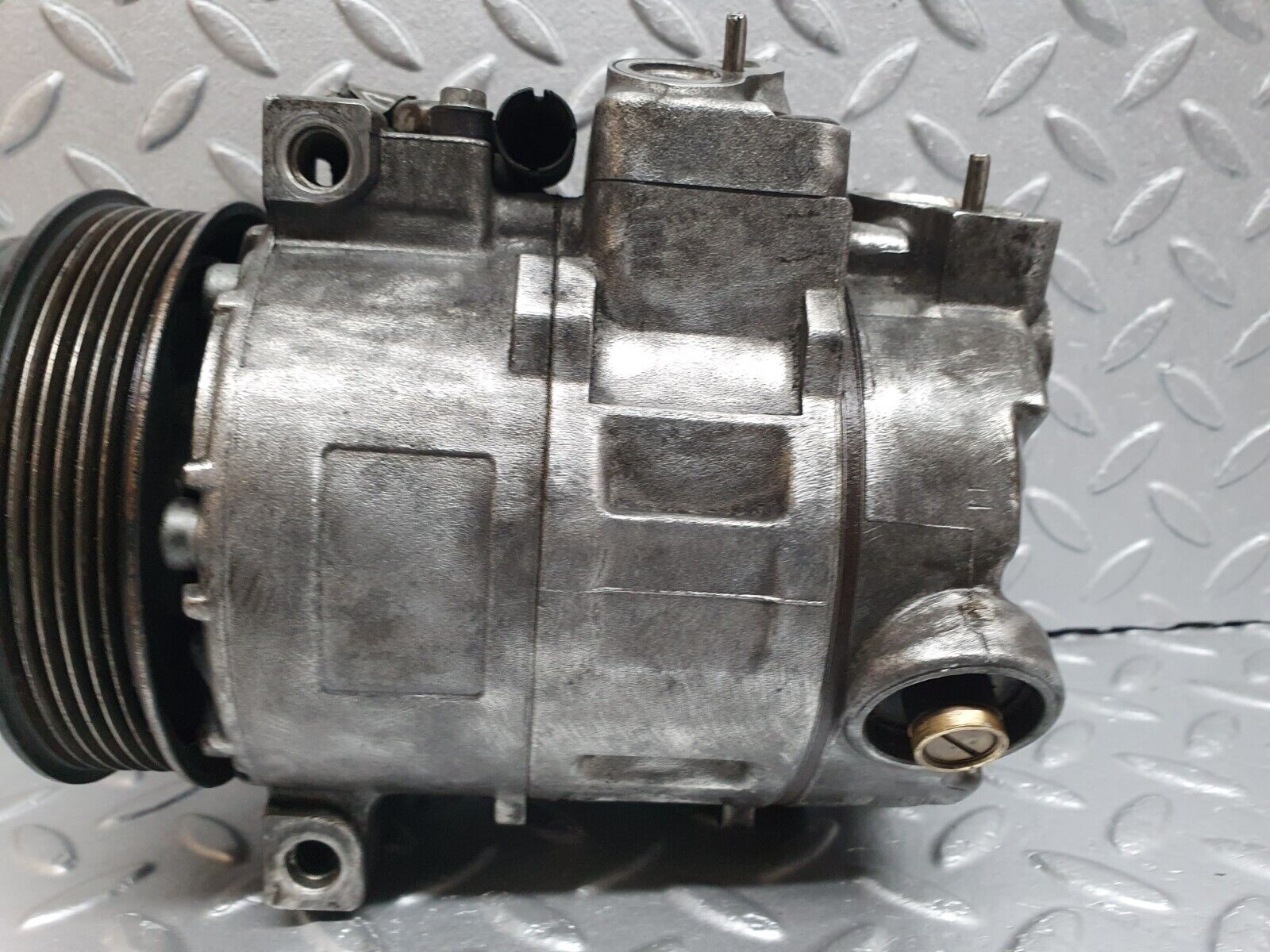 41921 Mercedes-Benz W202 C200 Air Conditioning Compressor 0002302011