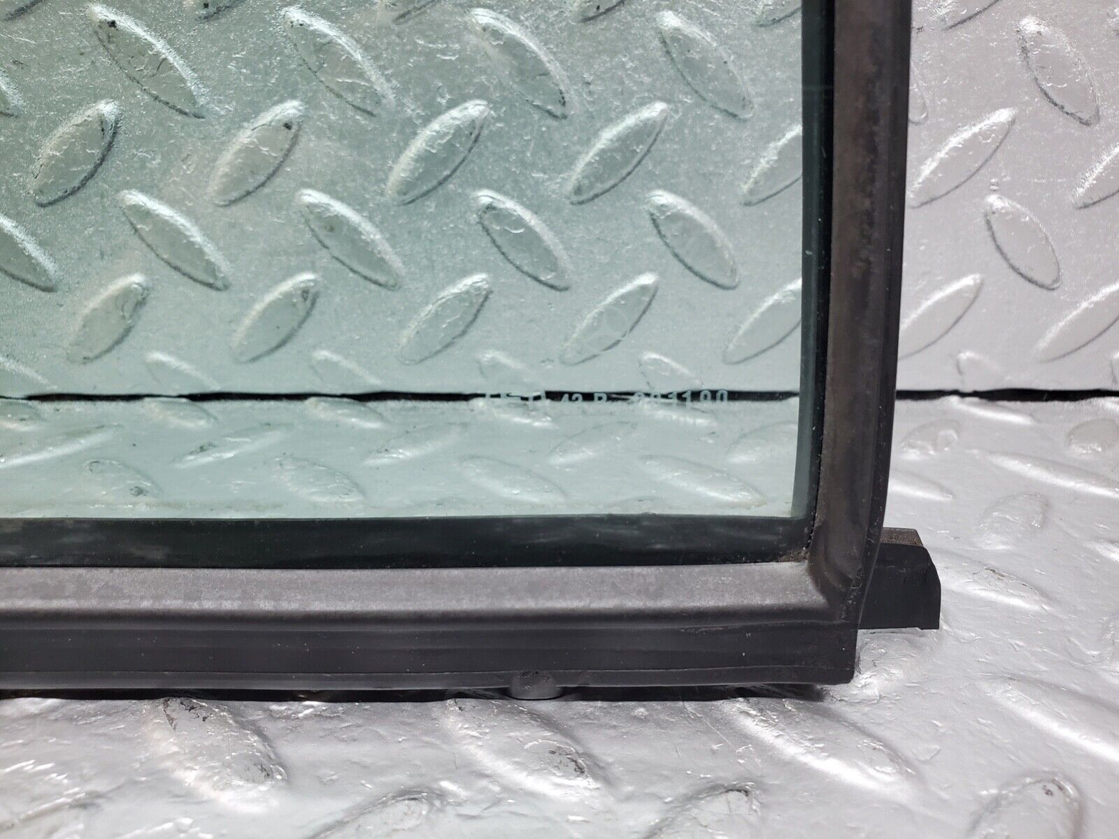 44636 Mercedes-Benz W124 220E Rear Right Quarter Window Glass 1247350624