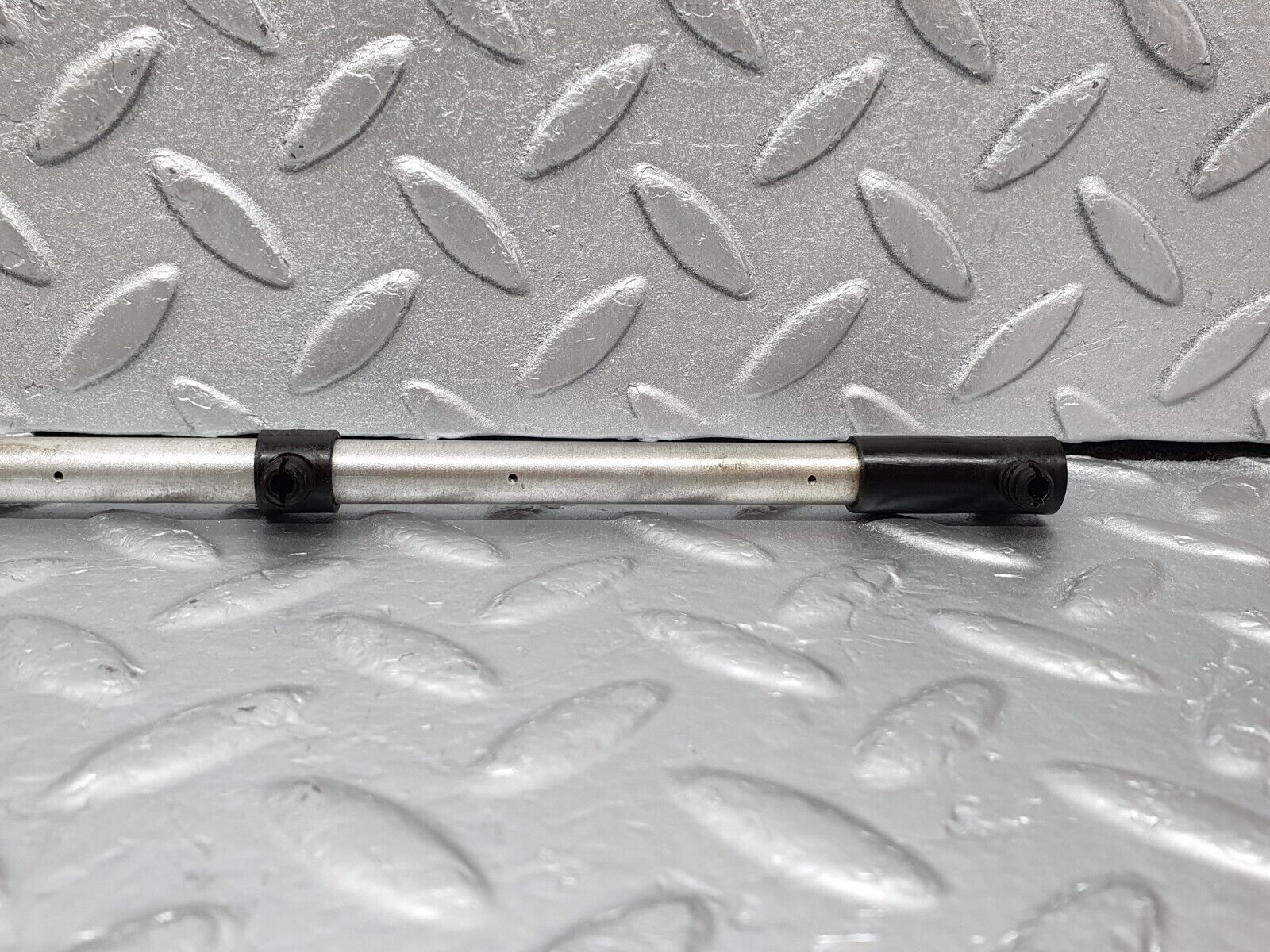 43703 Mercedes-Benz C126 380SEC Coupe Camshaft Oil Tube