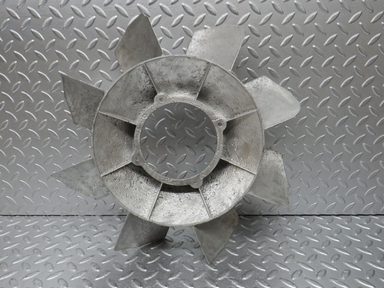 33054 Mercedes-Benz C107 R107 350 V8 Engine Cooling Fan