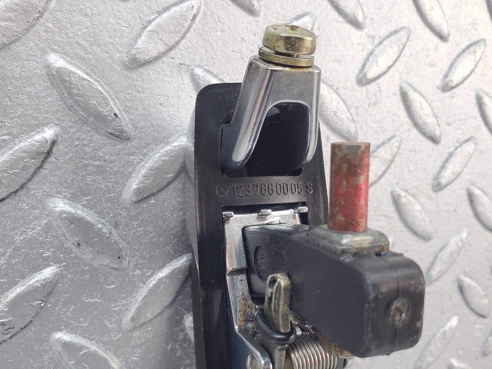 44393 Mercedes-Benz W123 280E Rear Right Exterior Door Handle 1237600359 1237660005