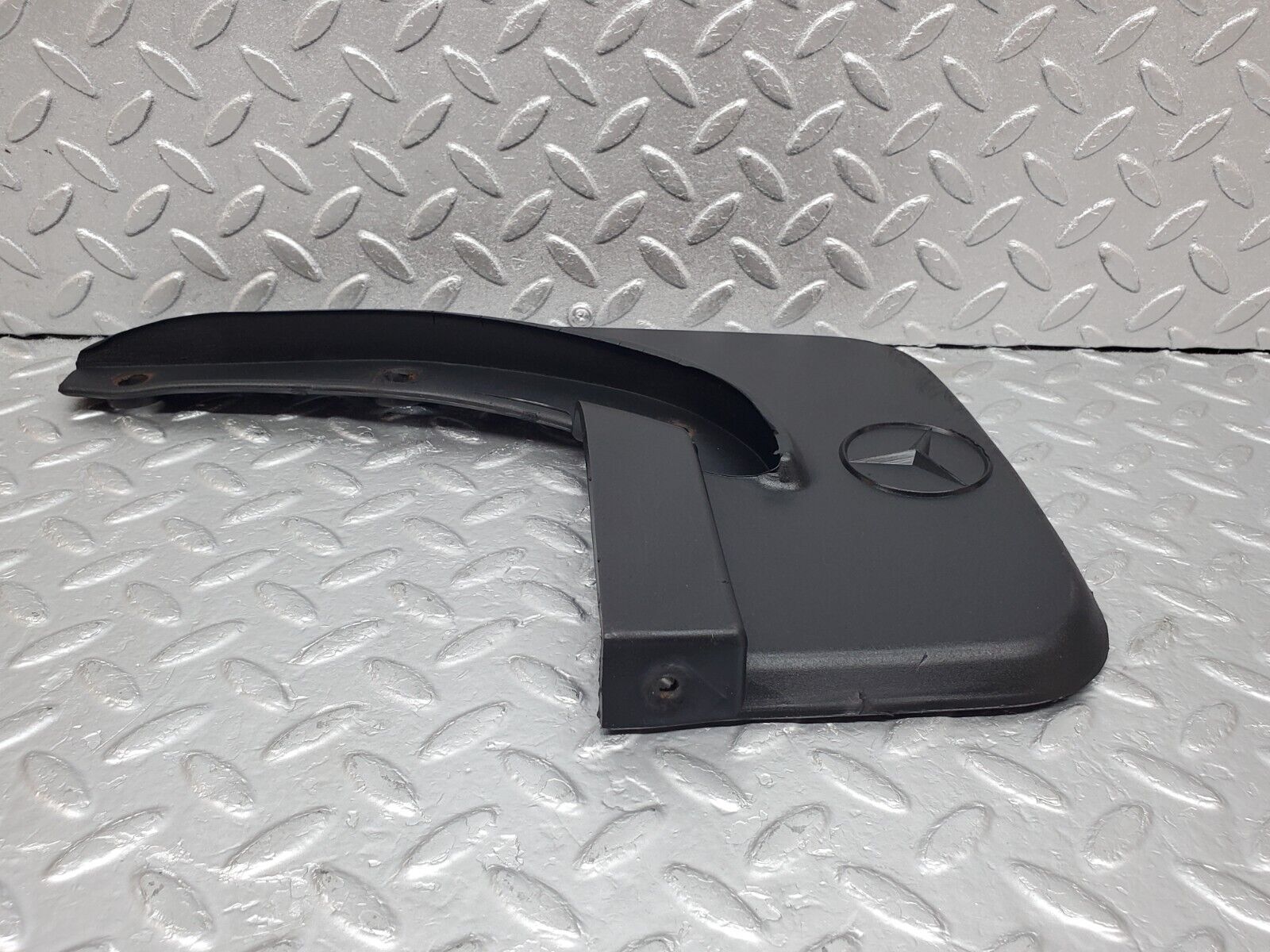 44833 Mercedes-Benz W124 220E Front Right Mud Flap