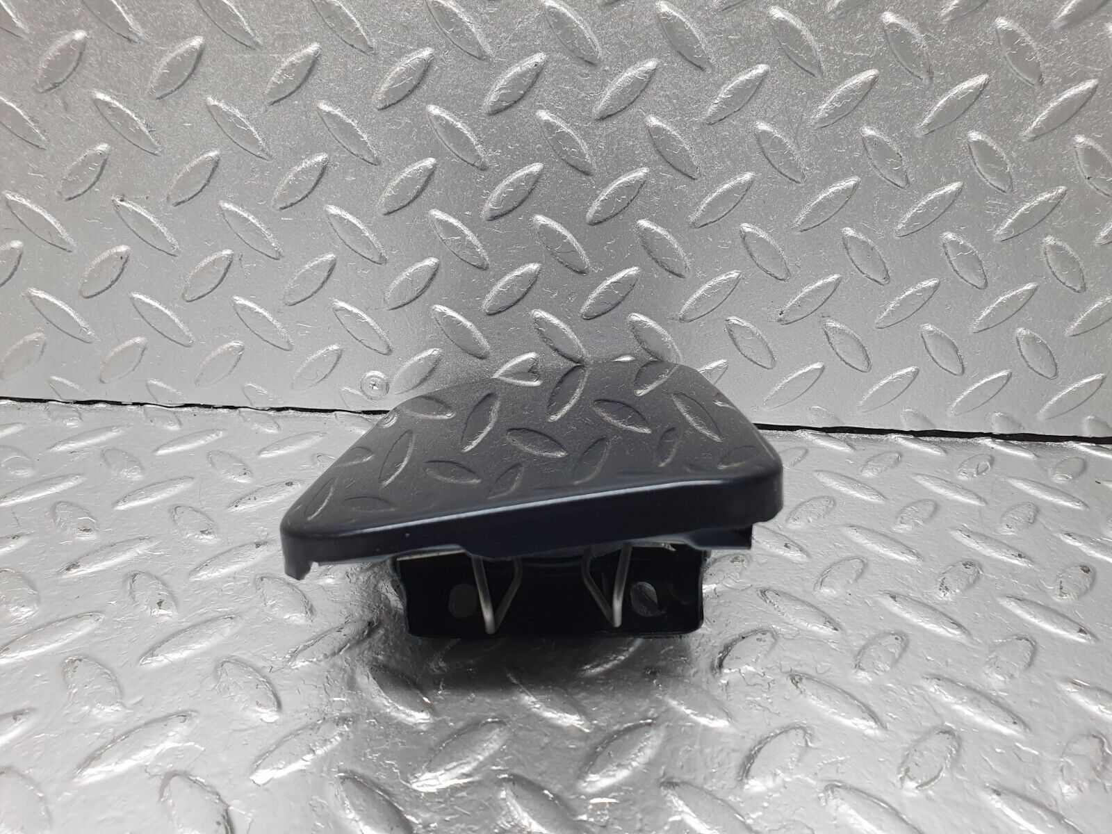 41934 Mercedes-Benz W202 C200 Fuel Tank Flap Cap 2015842939