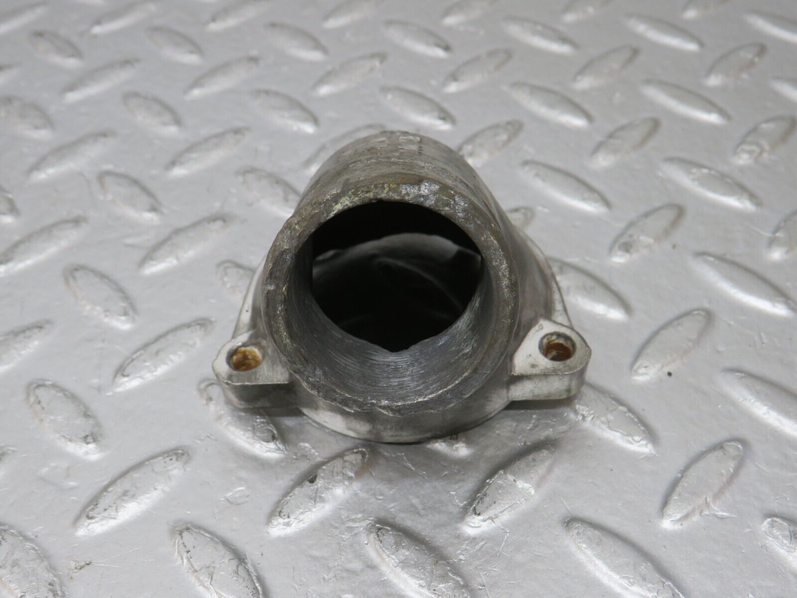 32857 Mercedes-Benz C107 R107 350 V8 Thermostat Housing 1162030374