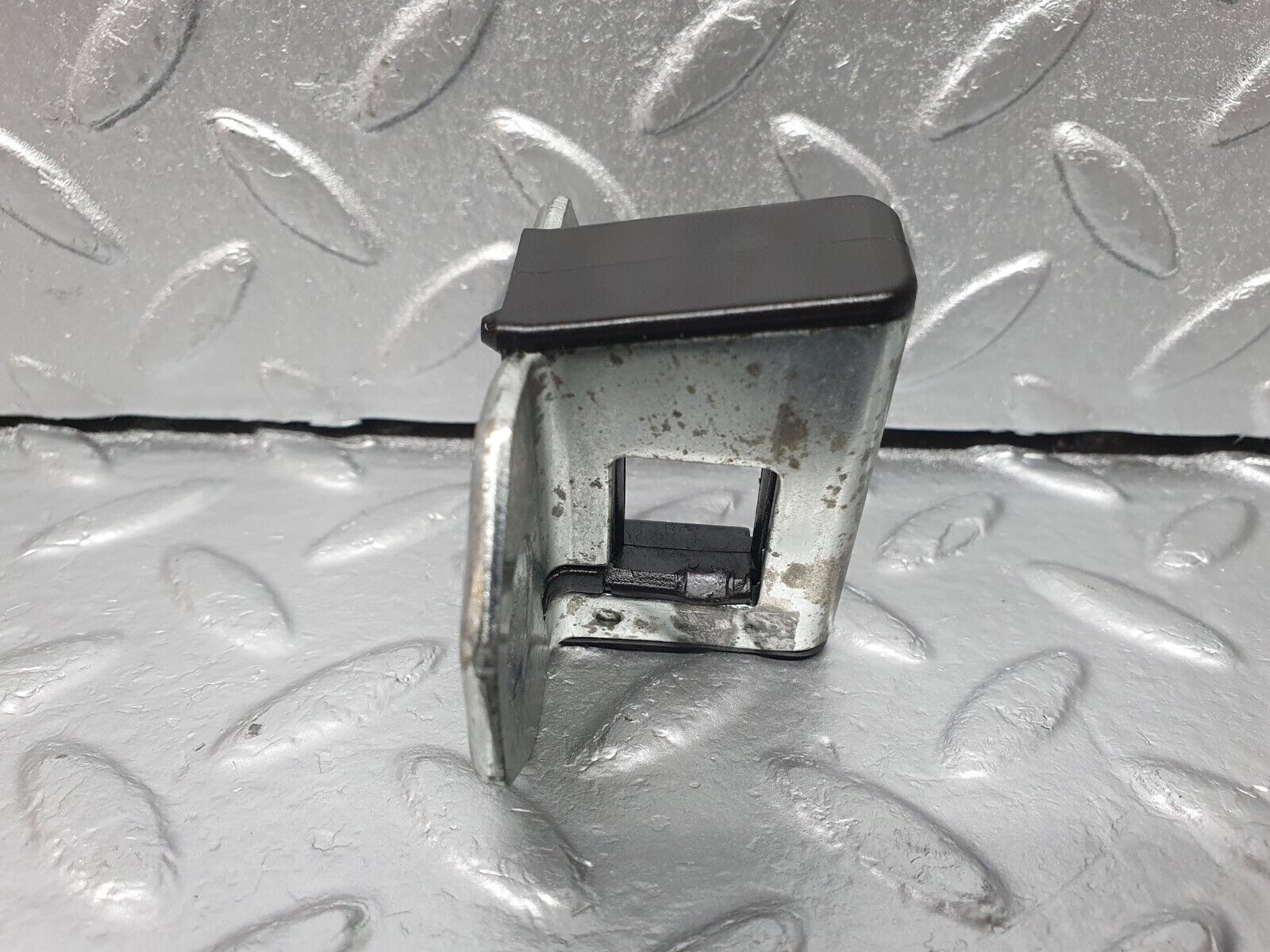 41952 Mercedes-Benz W202 C200 Door Lock Latch