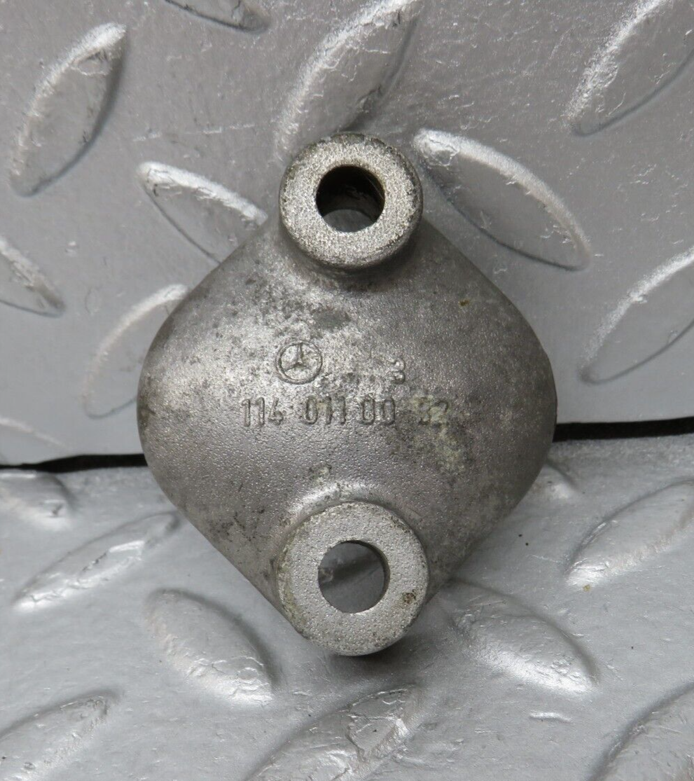 35638 Mercedes-Benz R107 280SL Engine Fuel Pump Cover 1140110032