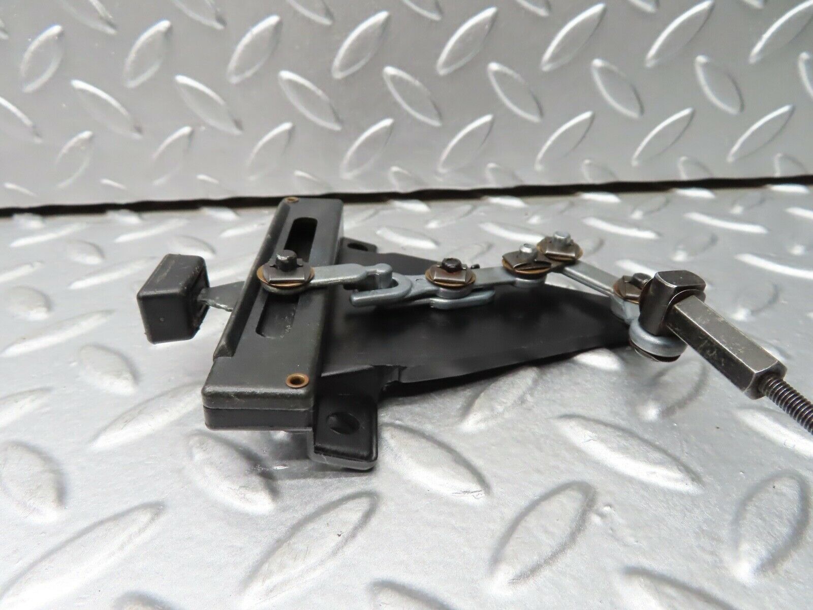 20591 Mercedes-Benz R107 450SL Air Vent Control Lever Centre