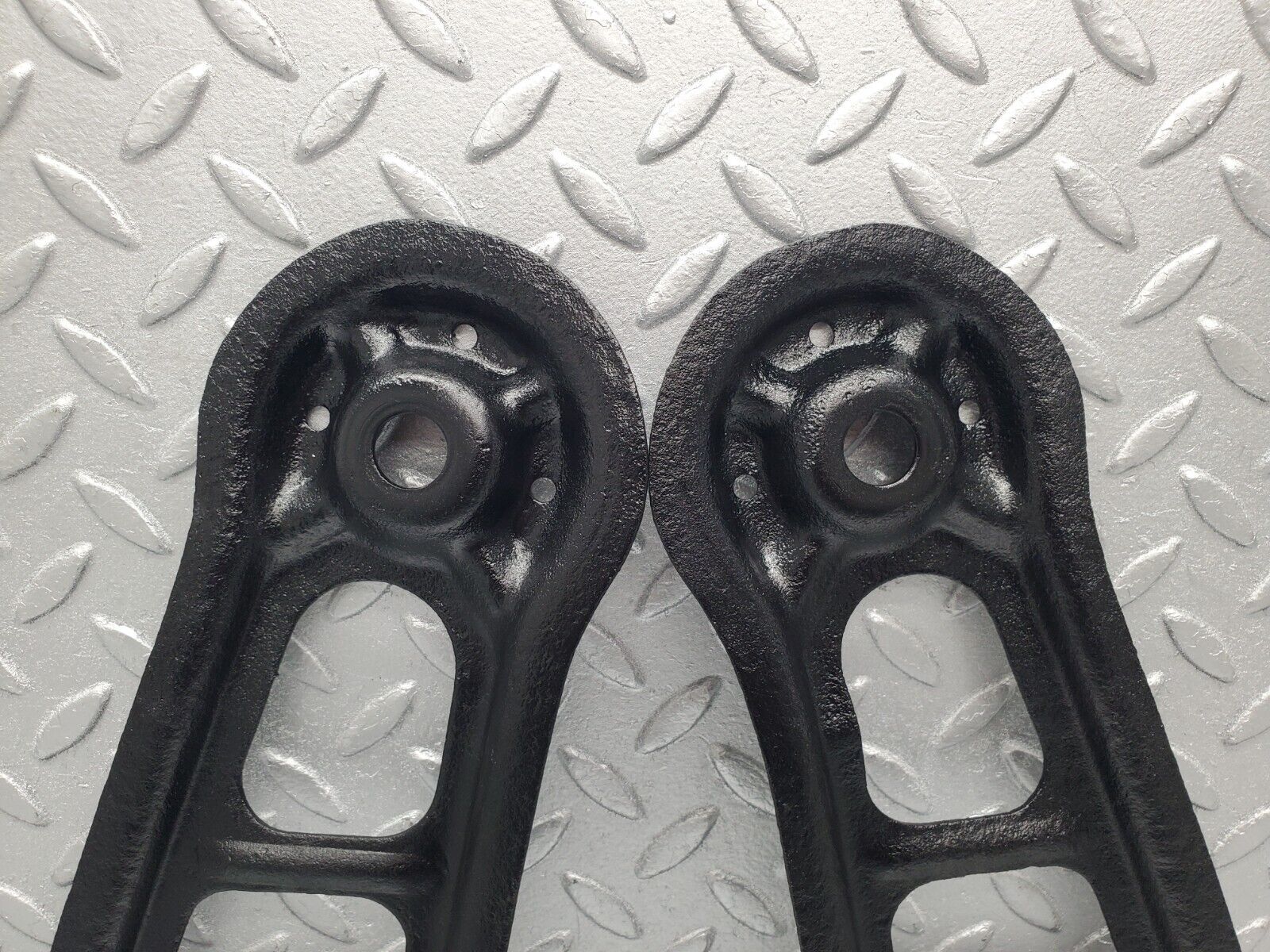 46567 Mercedes-Benz C123 280CE Coupe Rear Suspension Axle Mounting Bracket