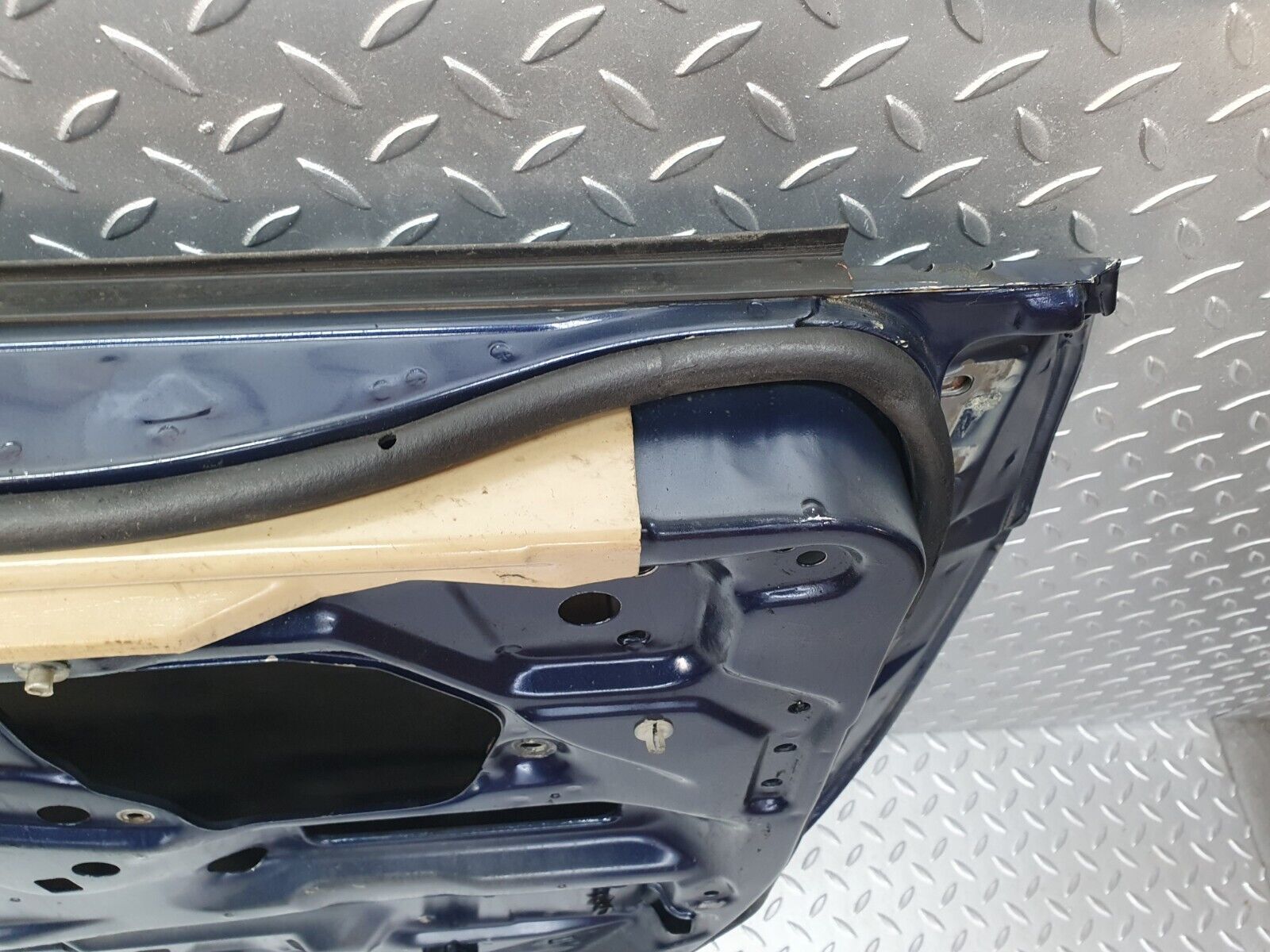 42413 Mercedes-Benz R129 320SL Coupe Right Door