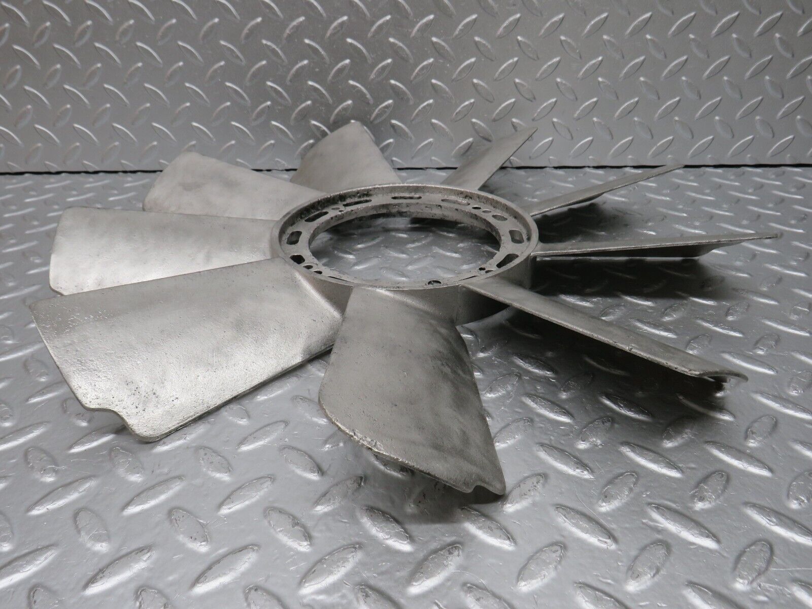 33138 Mercedes-Benz C107 R107 Engine Cooling Fan 1162051906