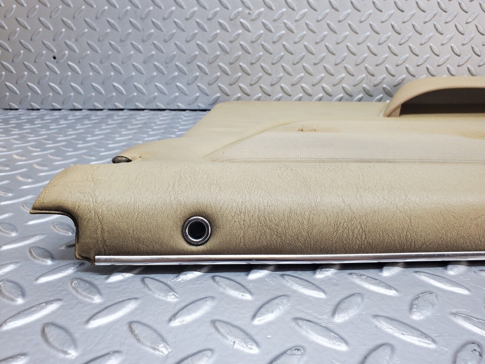 44377 Mercedes-Benz W123 280E Front Right Door Card Beige