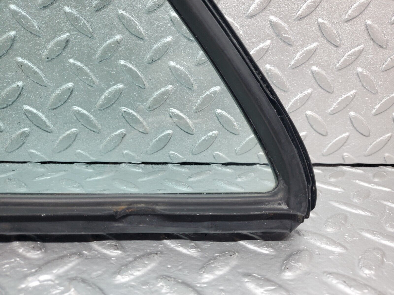 44369 Mercedes-Benz W123 280E Rear Right Quarter Window Glass 1237350224