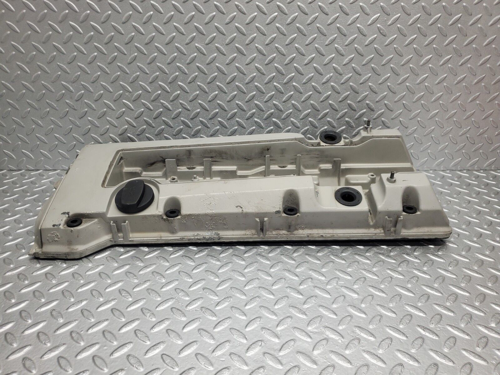 46232 Mercedes-Benz W124 280E Cylinder Head Valve Cover 1040160705