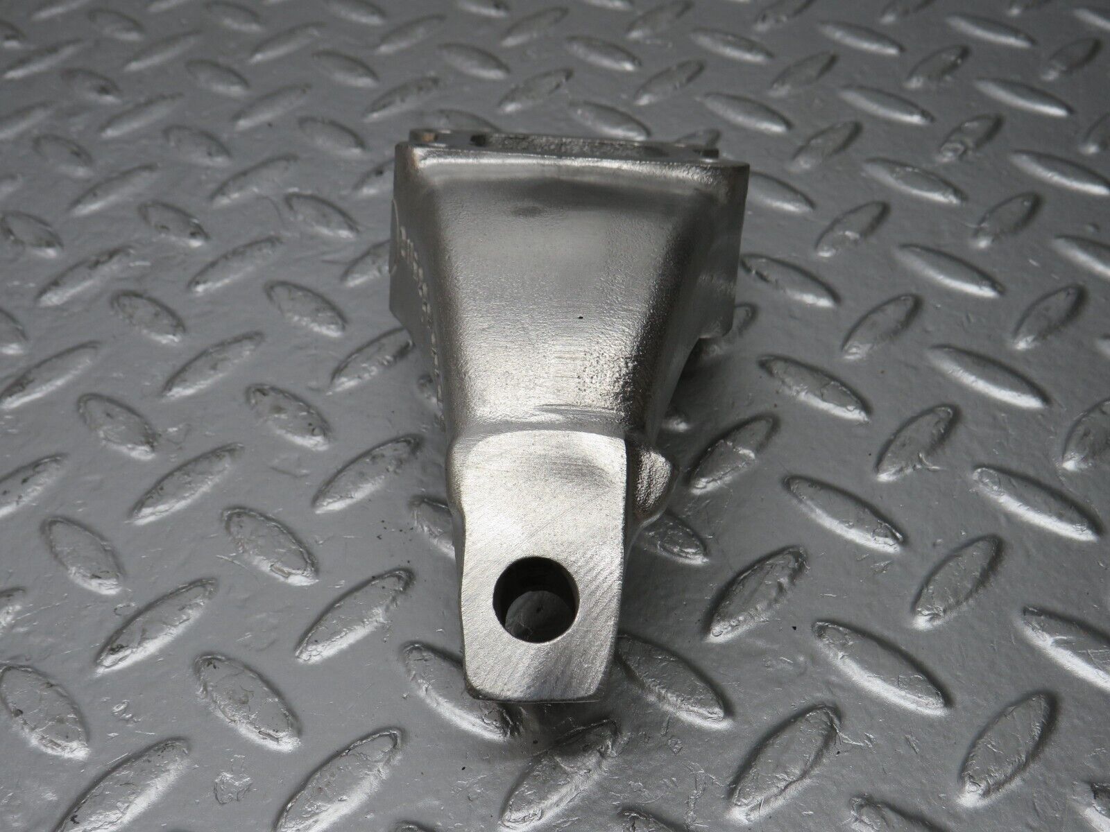 33061 Mercedes-Benz C107 R107 350 V8 Engine Mount Bracket Left 1162232204