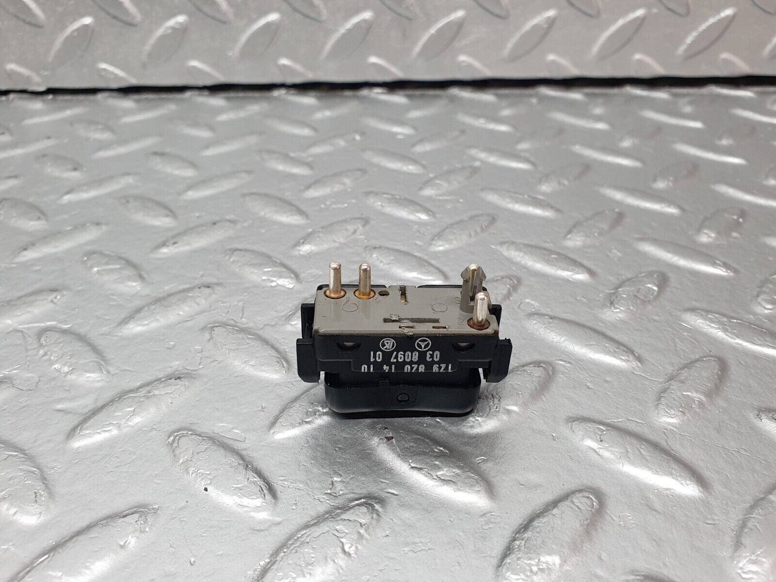 42389 Mercedes-Benz R129 320SL Coupe Right Door Window Switch 1298201410