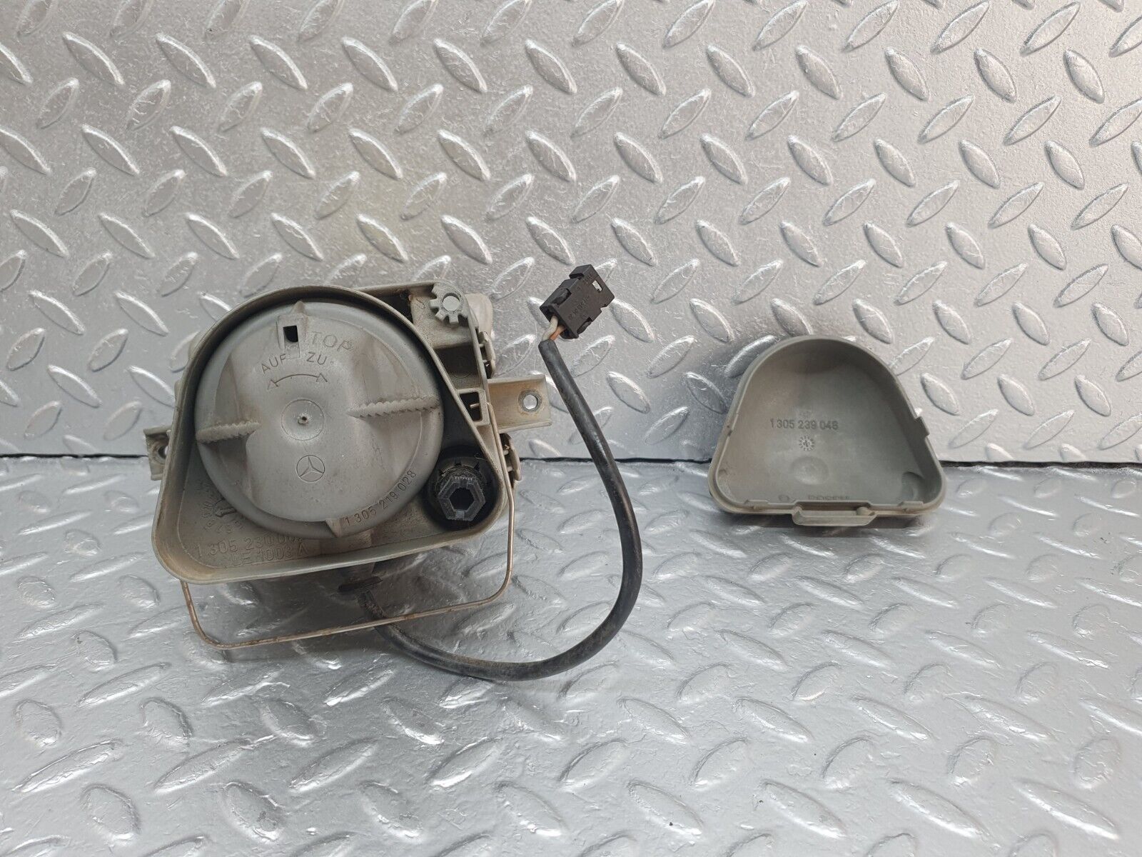 42455 Mercedes-Benz R129 320SL Coupe Front Right Fog Light No Lens Bosch 0305120002 1305230062