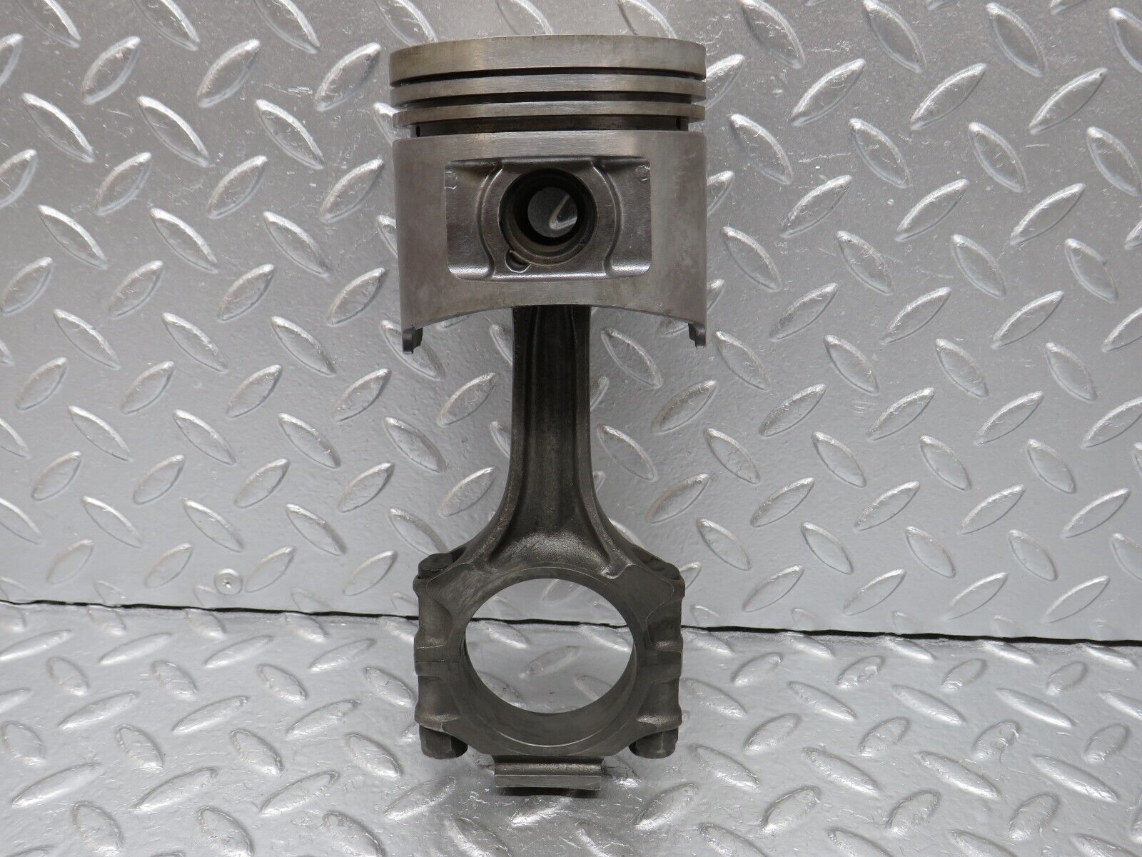 33037 Mercedes-Benz C107 R107 350 V8 Piston With Connecting Rod 92mm 11607