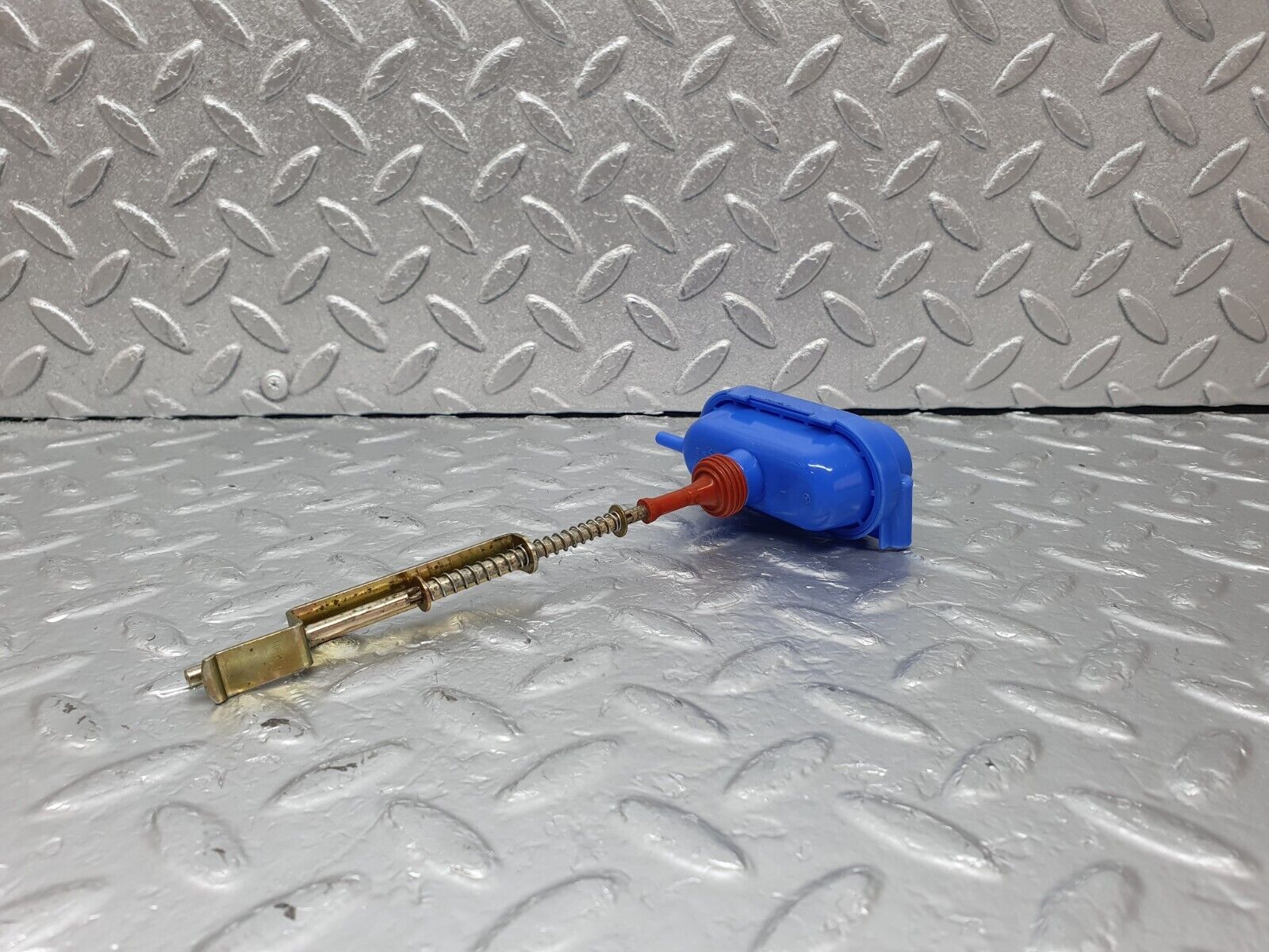 43975 Mercedes-Benz C123 230CE Coupe Trunk Lock Vacuum Actuator