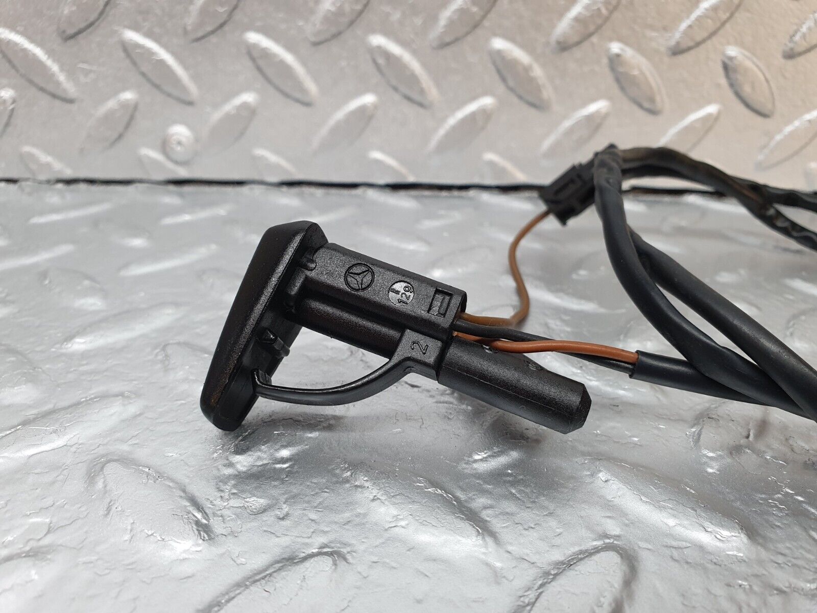 42529 Mercedes-Benz R129 320SL Coupe Windscreen Washer Nozzle