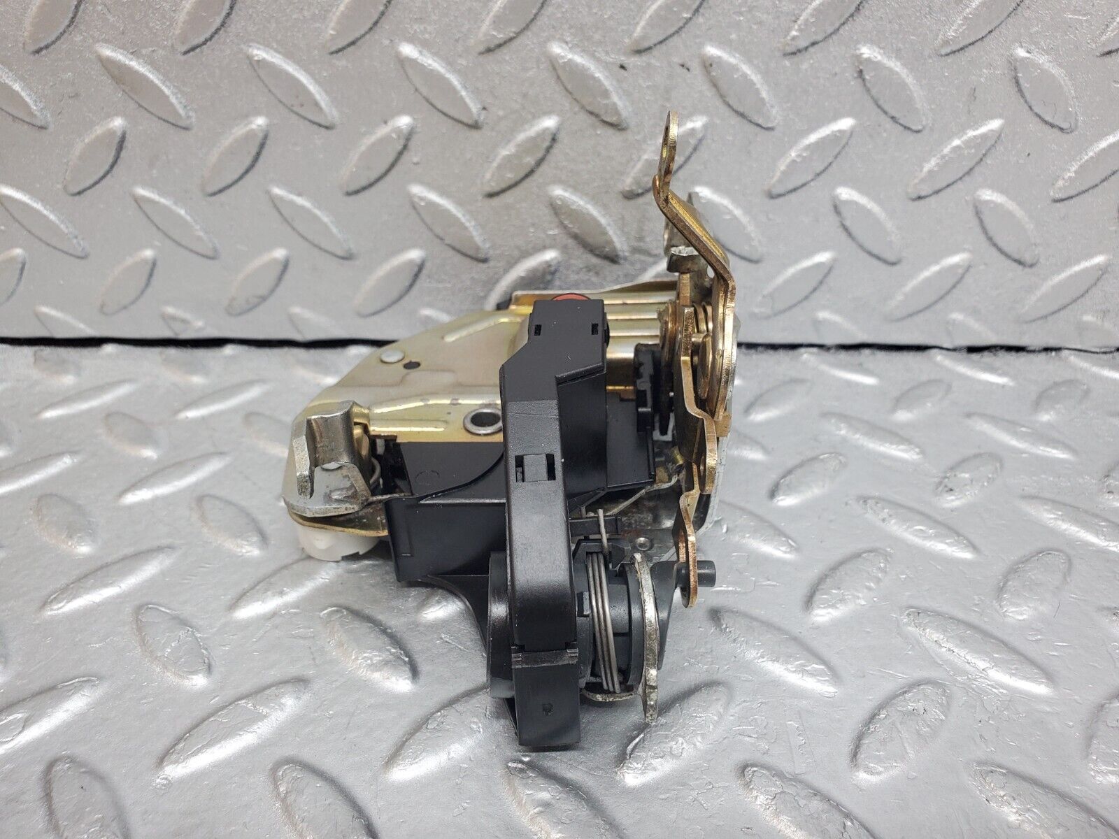 44790 Mercedes-Benz W124 220E Front Left Door Lock Mechanism