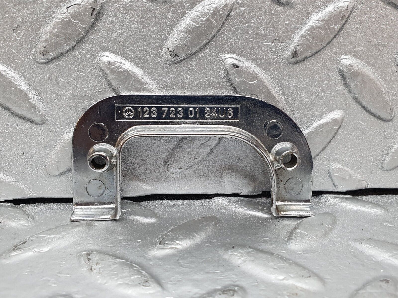 44176 Mercedes-Benz C123 230CE Coupe Interior Chrome Door Latch Trim Left 1237230124