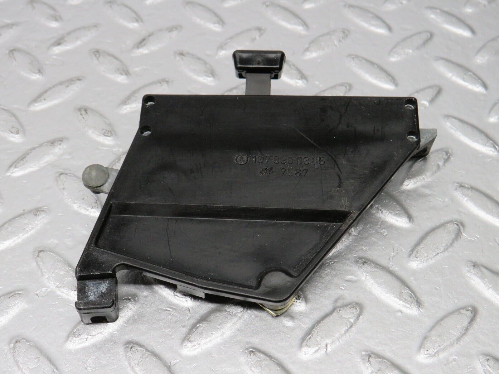 39202 Mercedes-Benz R107 500SL Air Vent Control Lever Left 1078300385