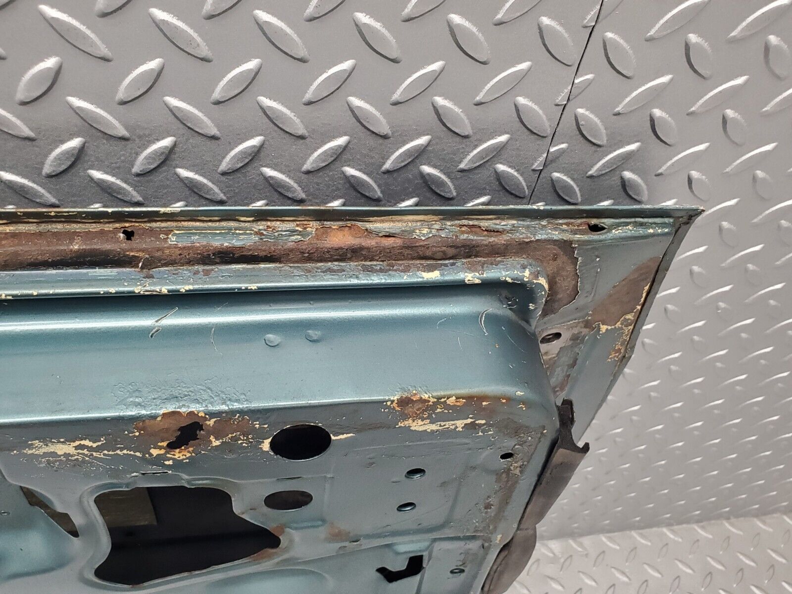 46557 Mercedes-Benz C123 280CE Coupe Left Door