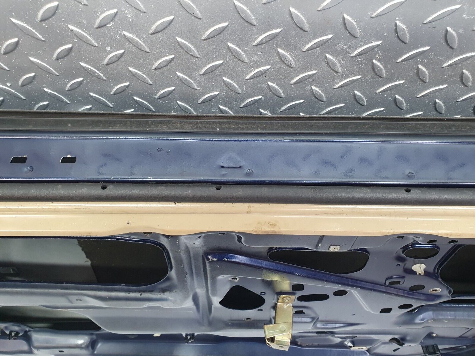 42413 Mercedes-Benz R129 320SL Coupe Right Door